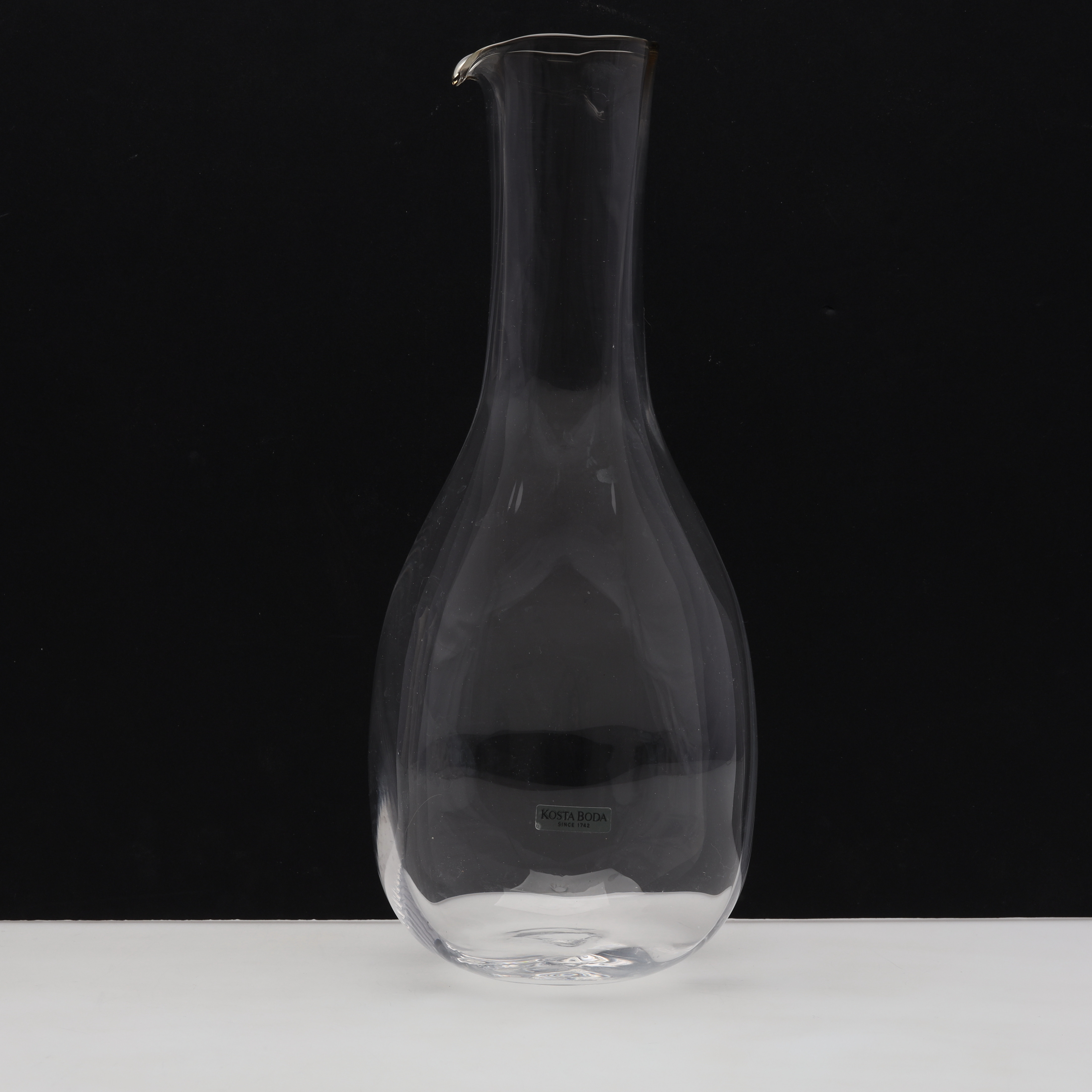 BERTIL VALLIEN. KARAFF, "Chateau", Kosta Boda, signerad.