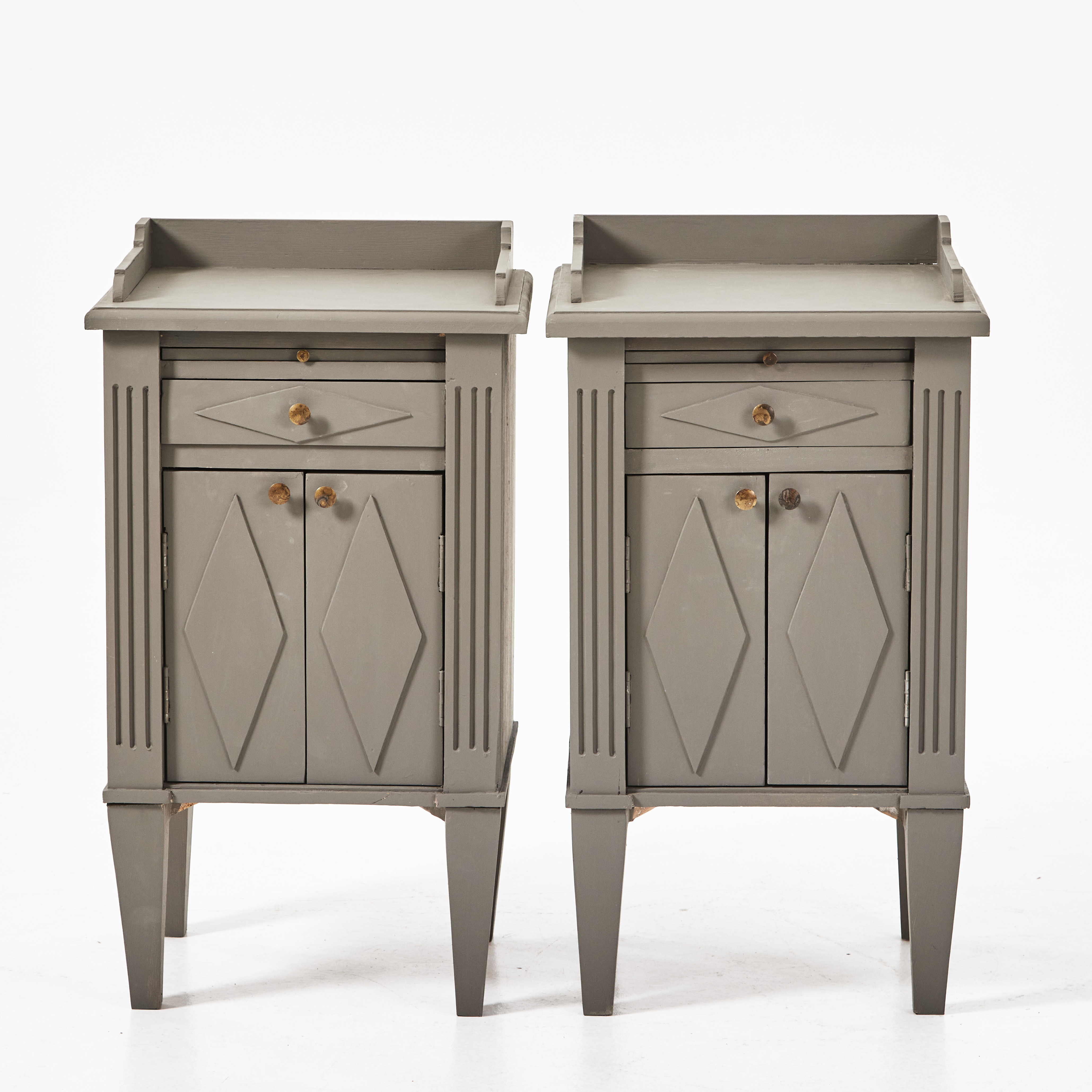 SÄNGBORD, 1 par, 1900-talets mitt.