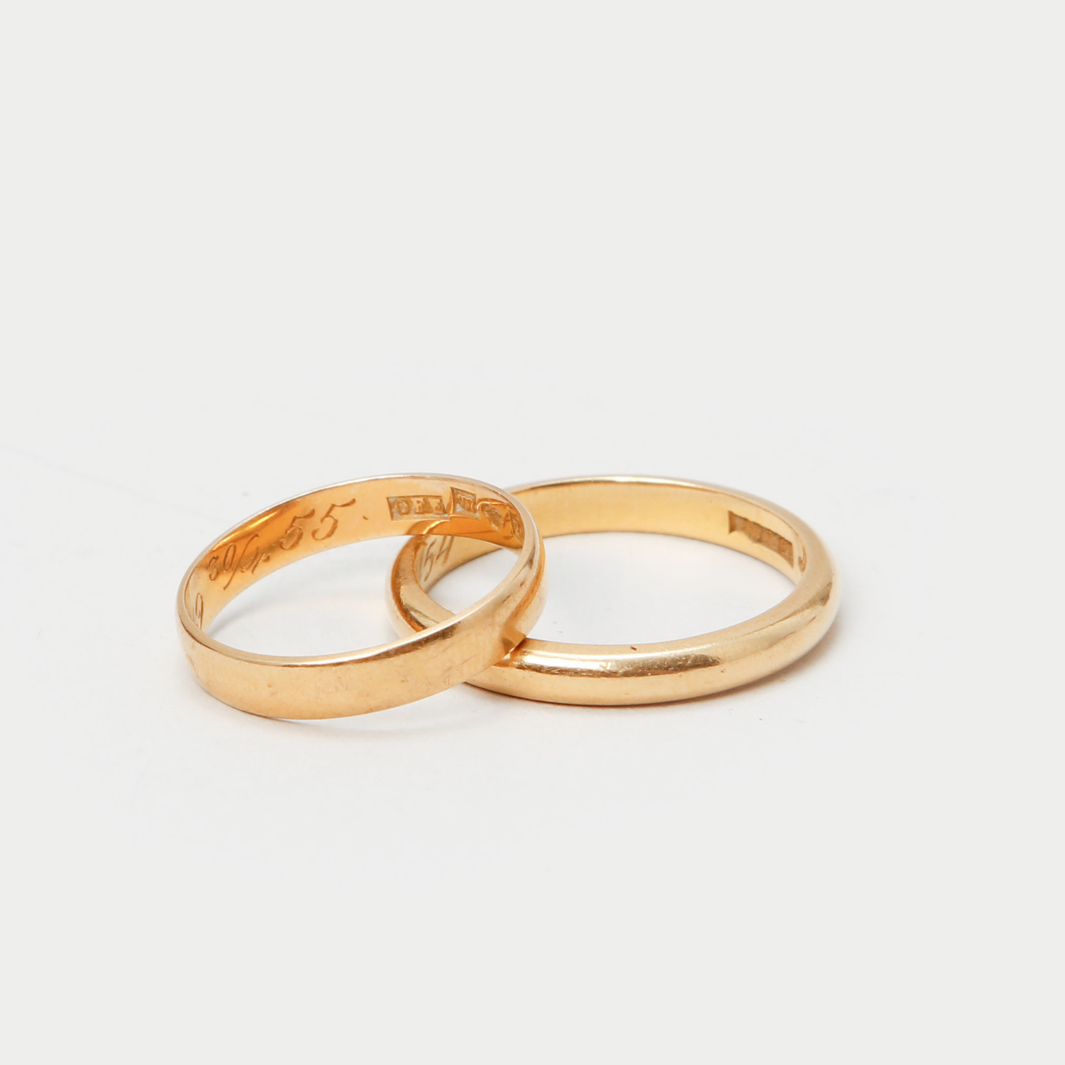 RINGAR, 2 st, 20k guld, vikt ca 6,8 gram.