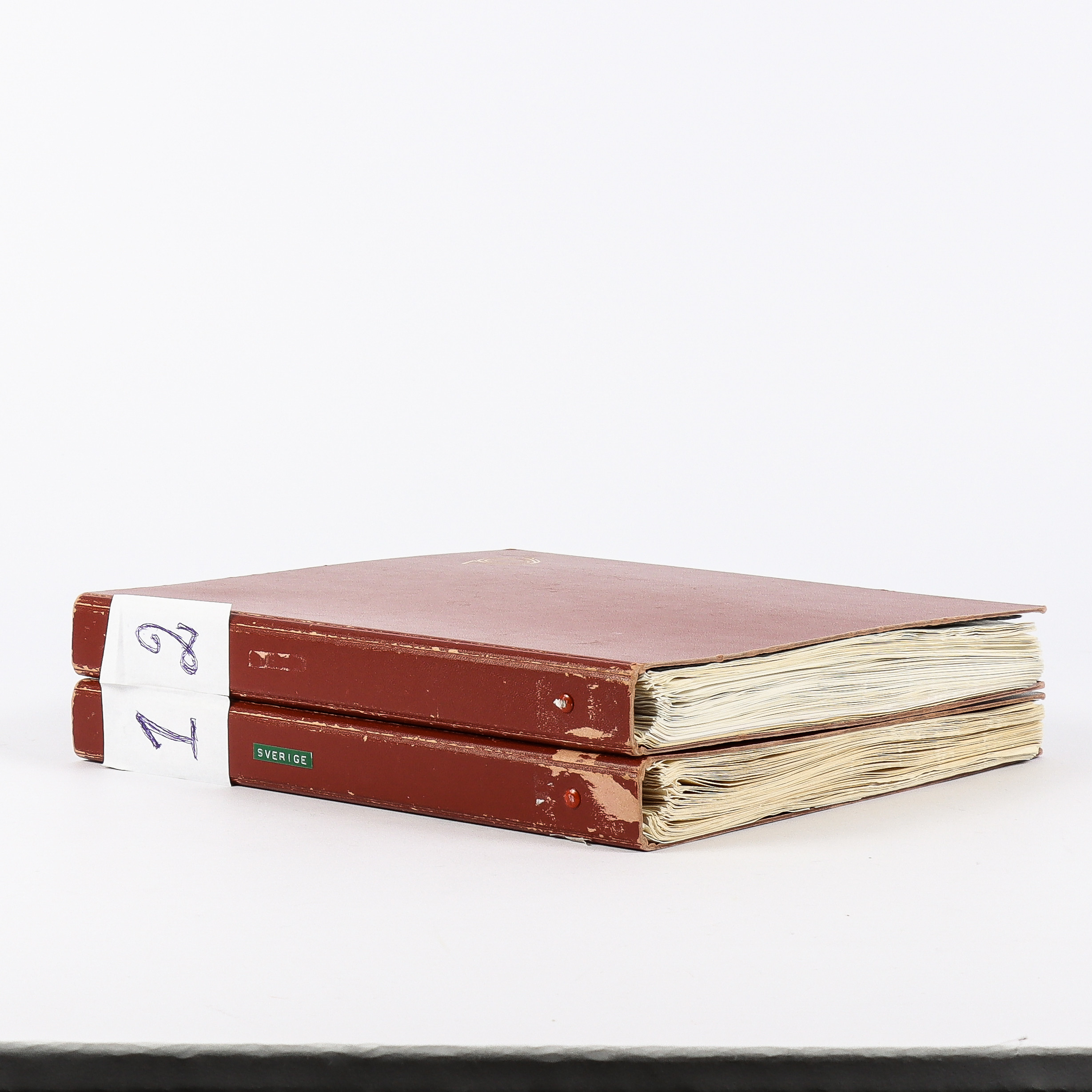 FRIMÄRKSSAMLING Sverige i 2 album 1855-1984.