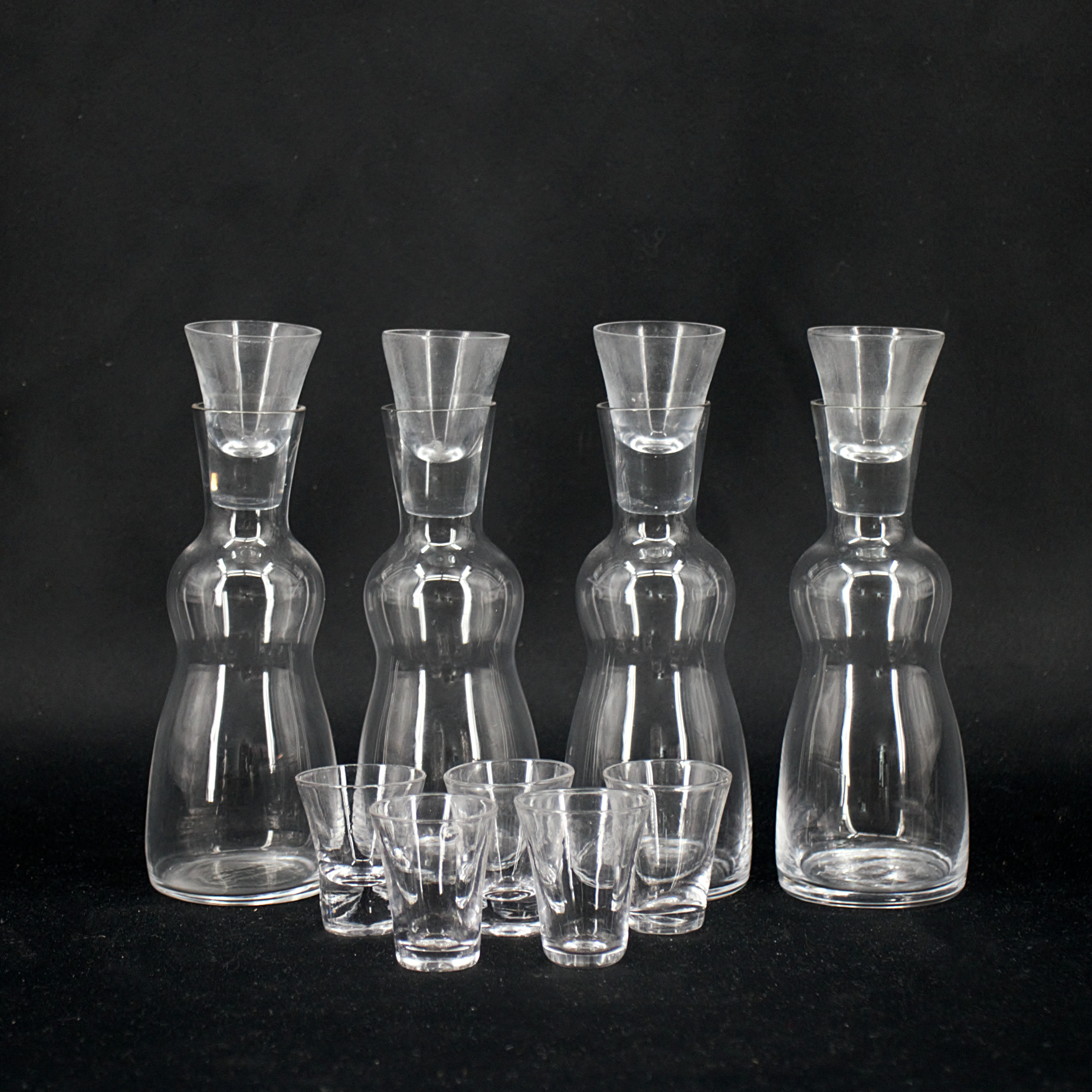 SNAPSJUNGFRUAR, 4 + 7 delar, glas, 1900-tal.