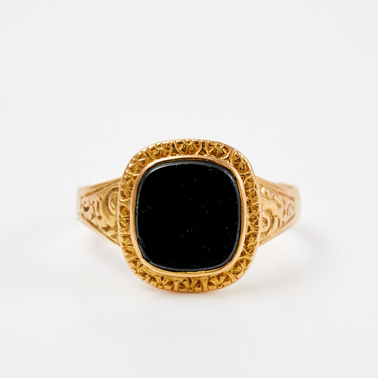 KLACKRING. 18k guld, hematit, 1984, Stockholm, Kaplans Safir AB.