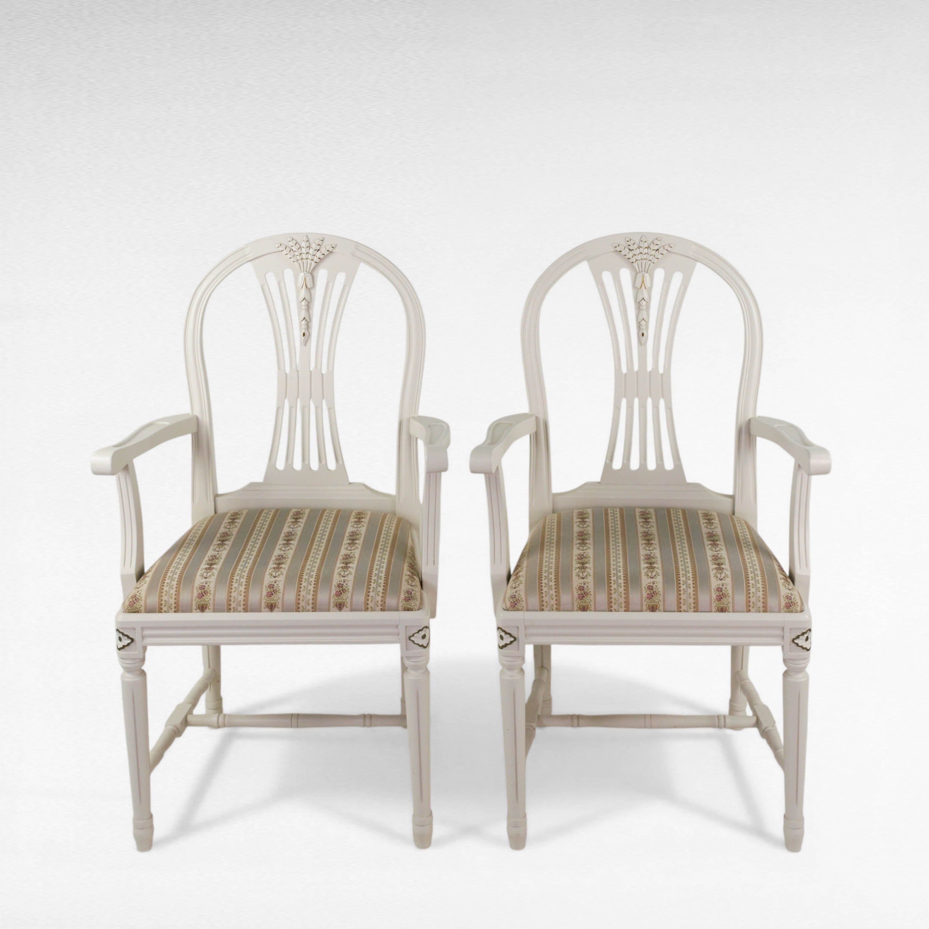 KARMSTOLAR, ett par, "Axet", gustaviansk stil, tygklädd sits, 1900-tal.