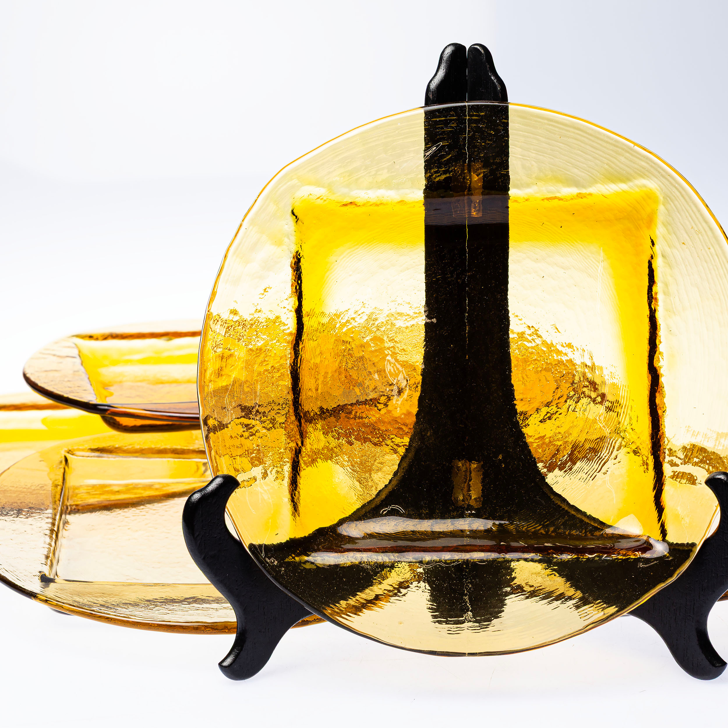 GÖSTA SIGVARD. glastallrikar, 7 stycken, röktonat glas, Lindshammar, 1900 - talets andra hälft.