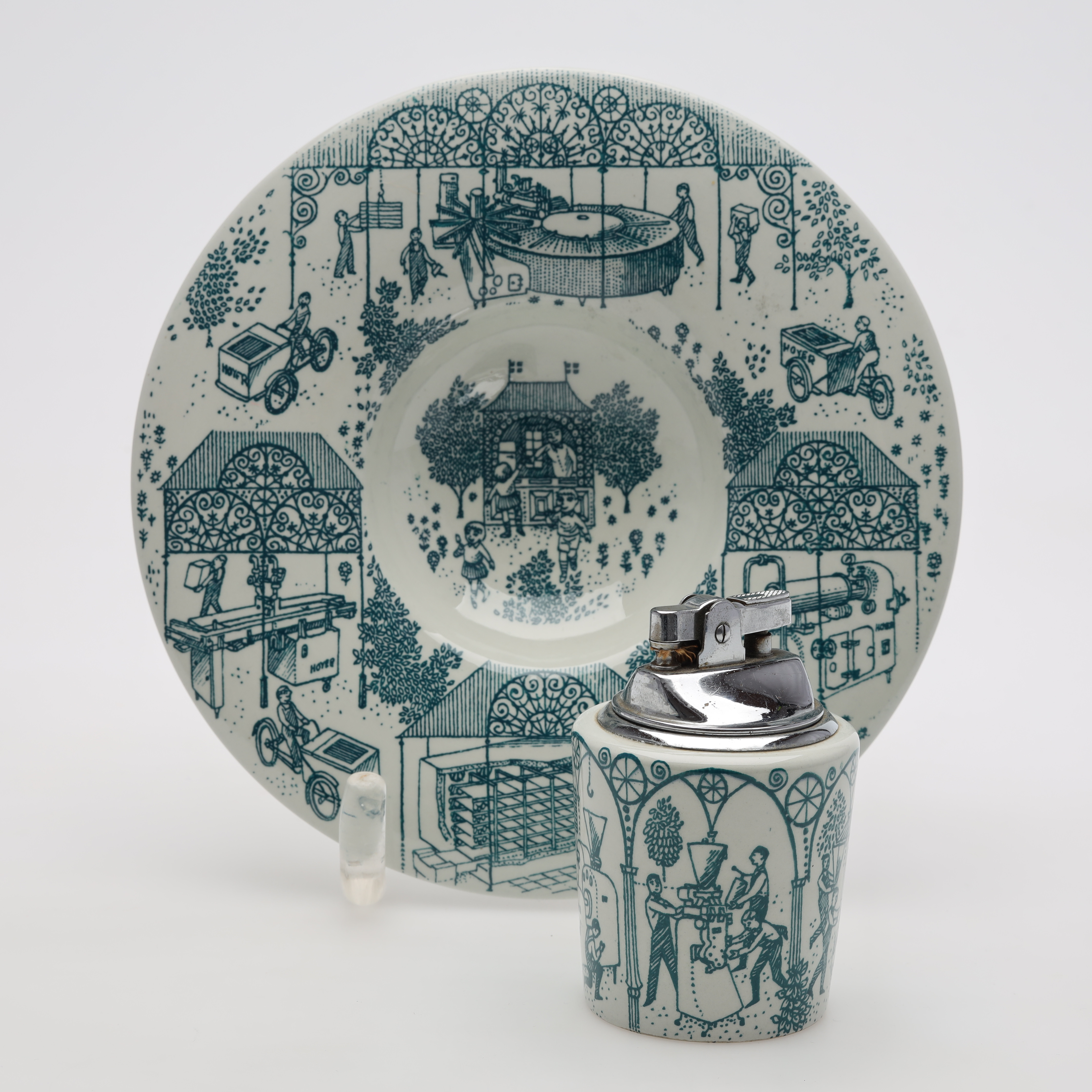 BORDSTÄNDARE samt SKÅLFAT, porslin, Høyrup, Nymölle, Danmark.