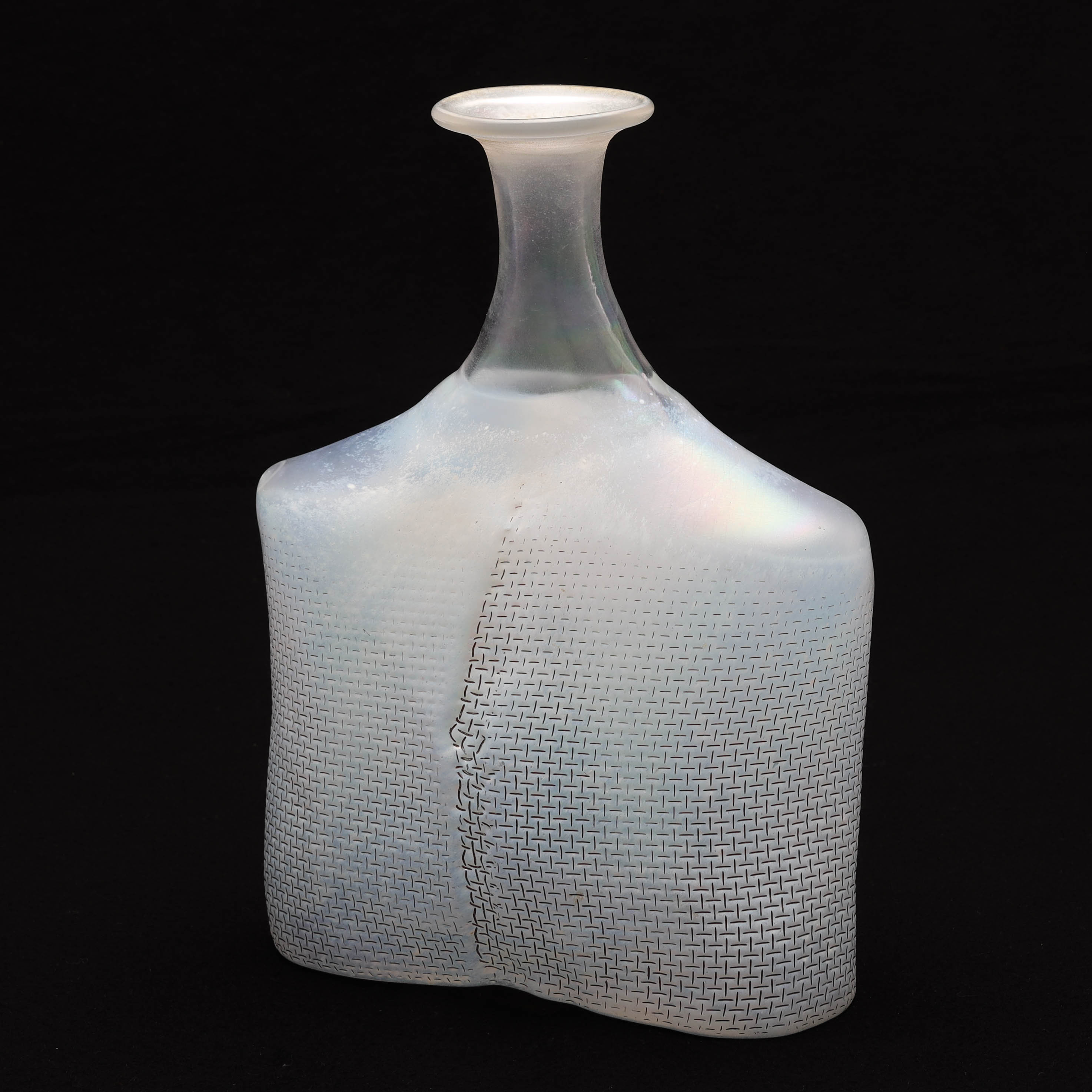 BERTIL VALLIEN. Vas/flaska, konstglas, "Network", Artist collection, Kosta Boda.