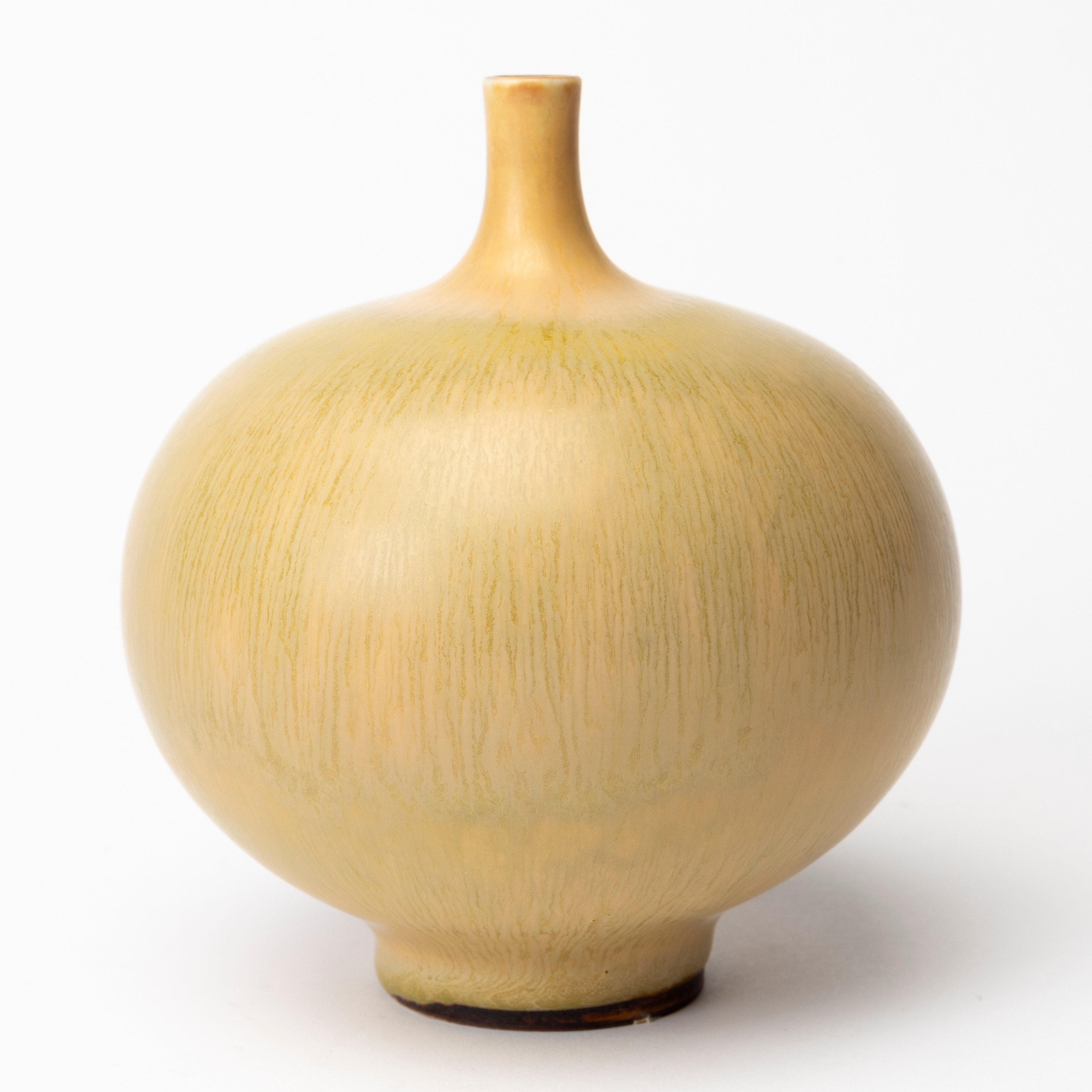 BERNDT FRIBERG. Vas, stengods, harpälsglasyr, Studiohanden, signerad, Gustavsberg, 1972.