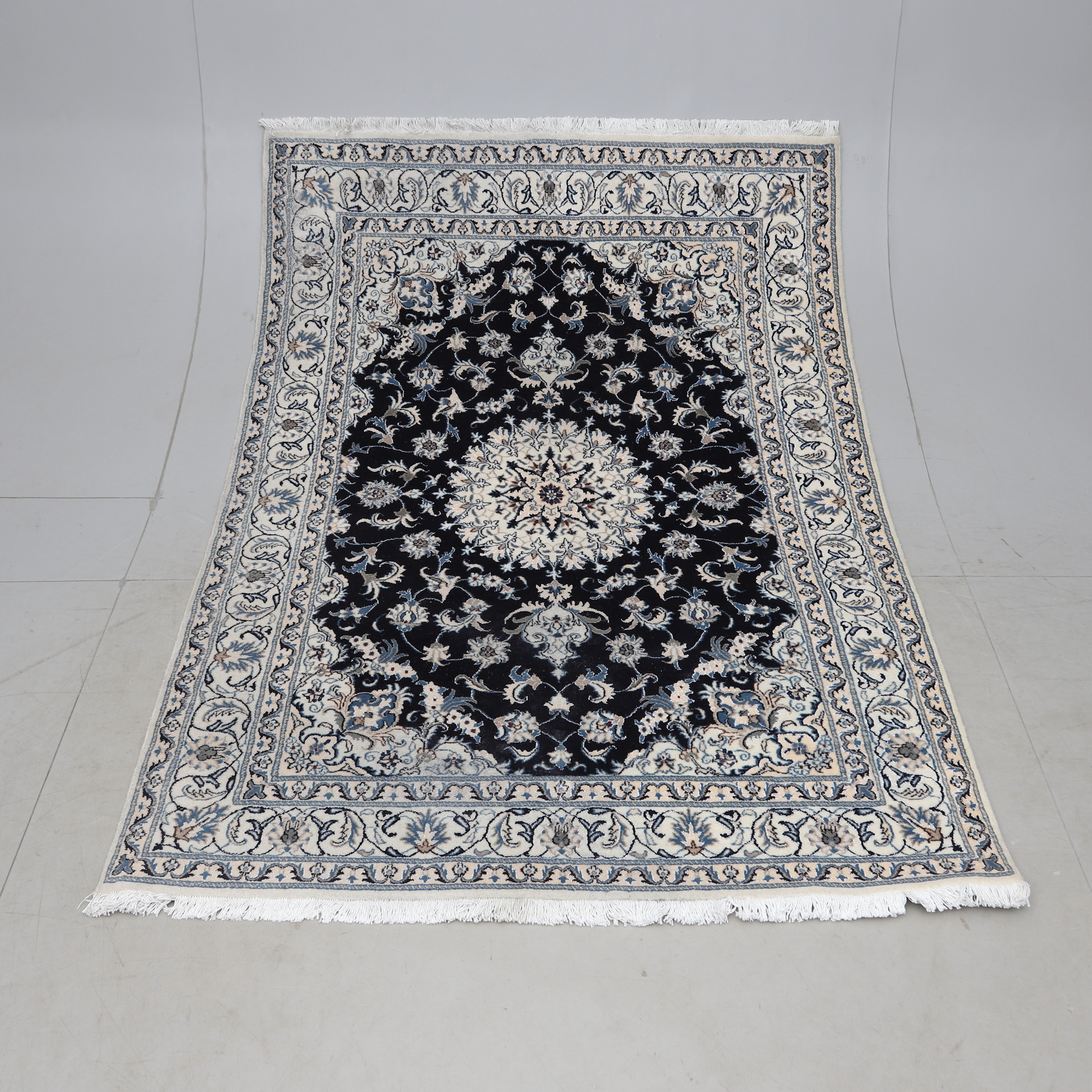 ORIENTMATTA, Nain, ull på bomull, ca 240x169 cm.