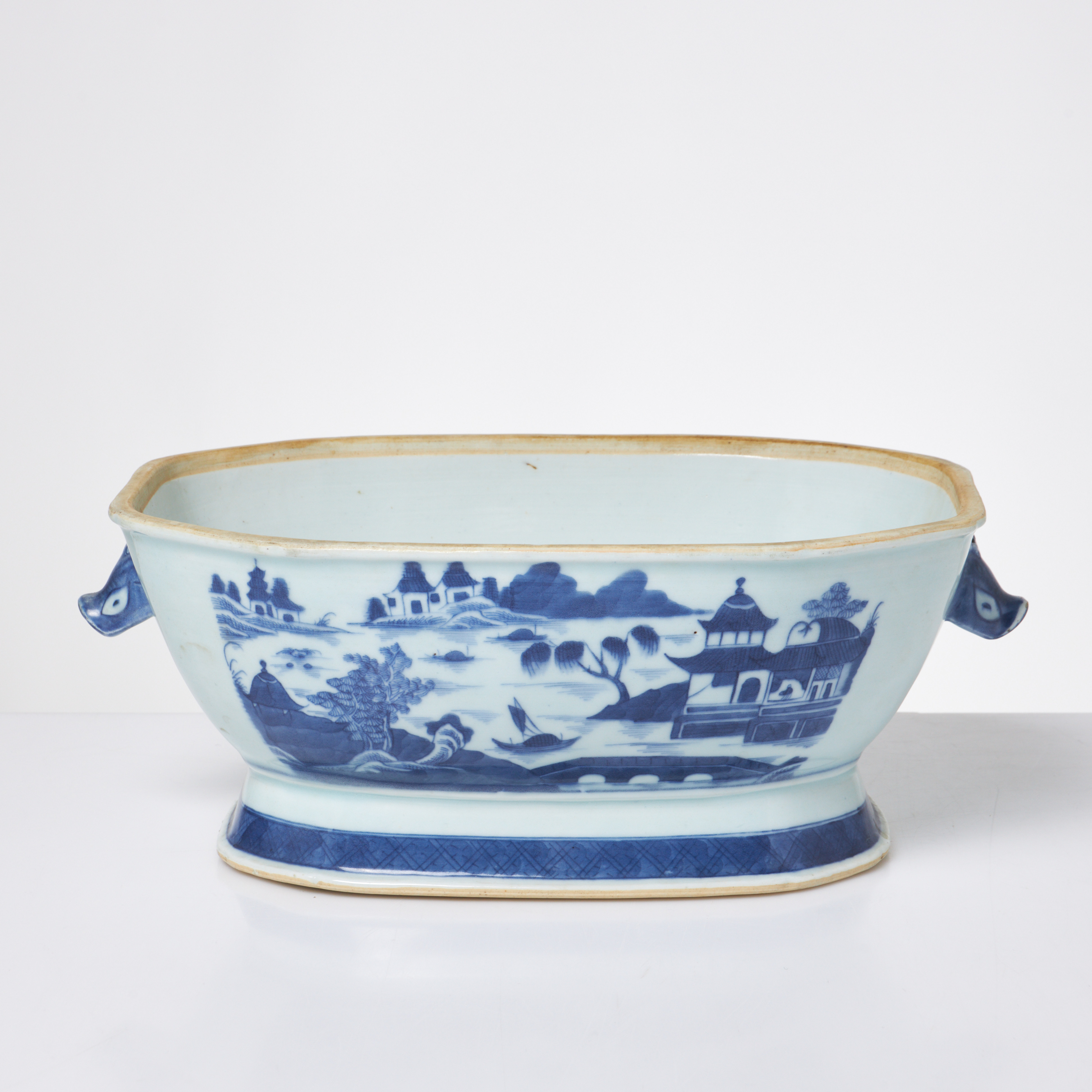 TERRIN, porslin, Kina, Qianlong (1736-95).
