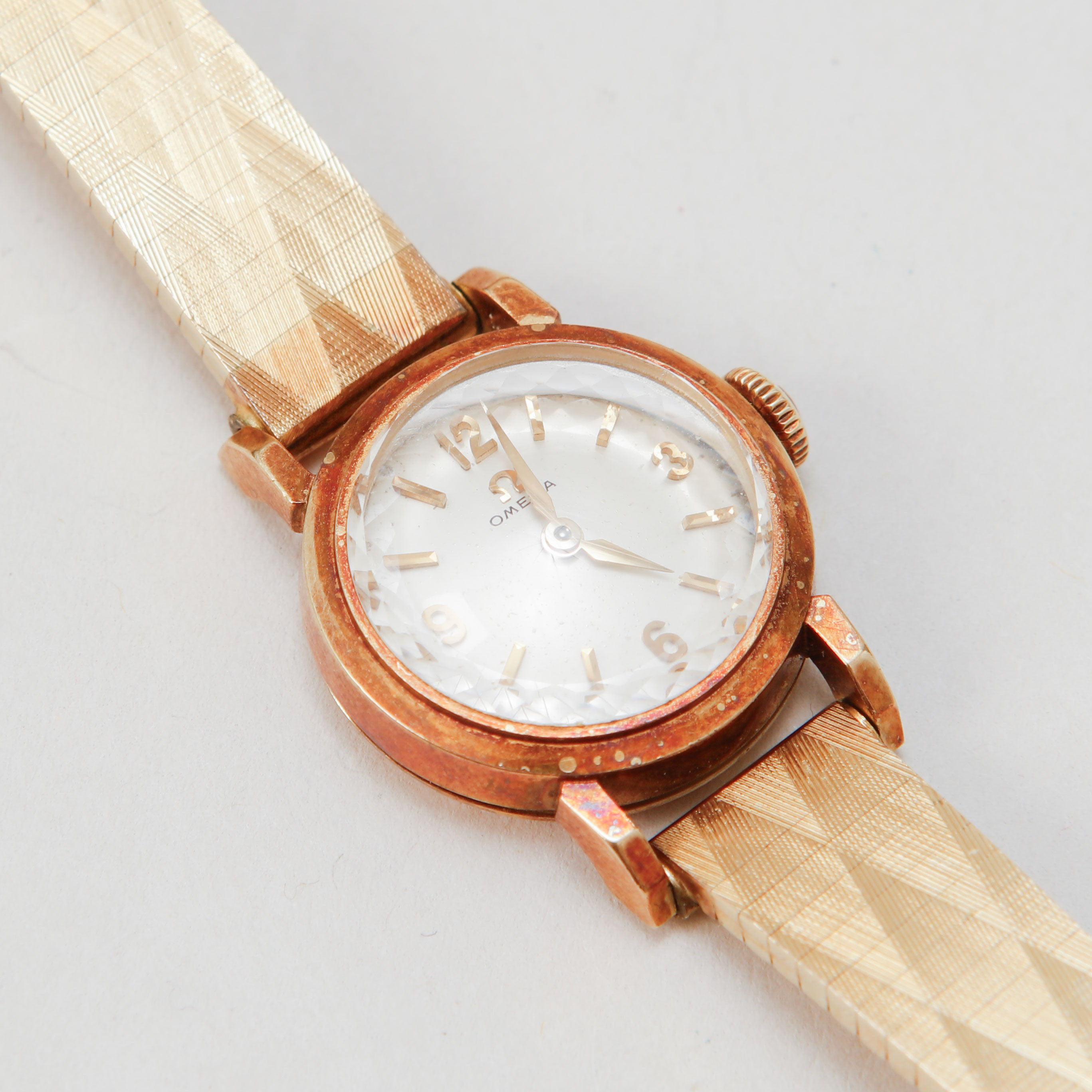 ARMBANDSUR, Omega, 14k guld i boett, länk i doublé, manuell.