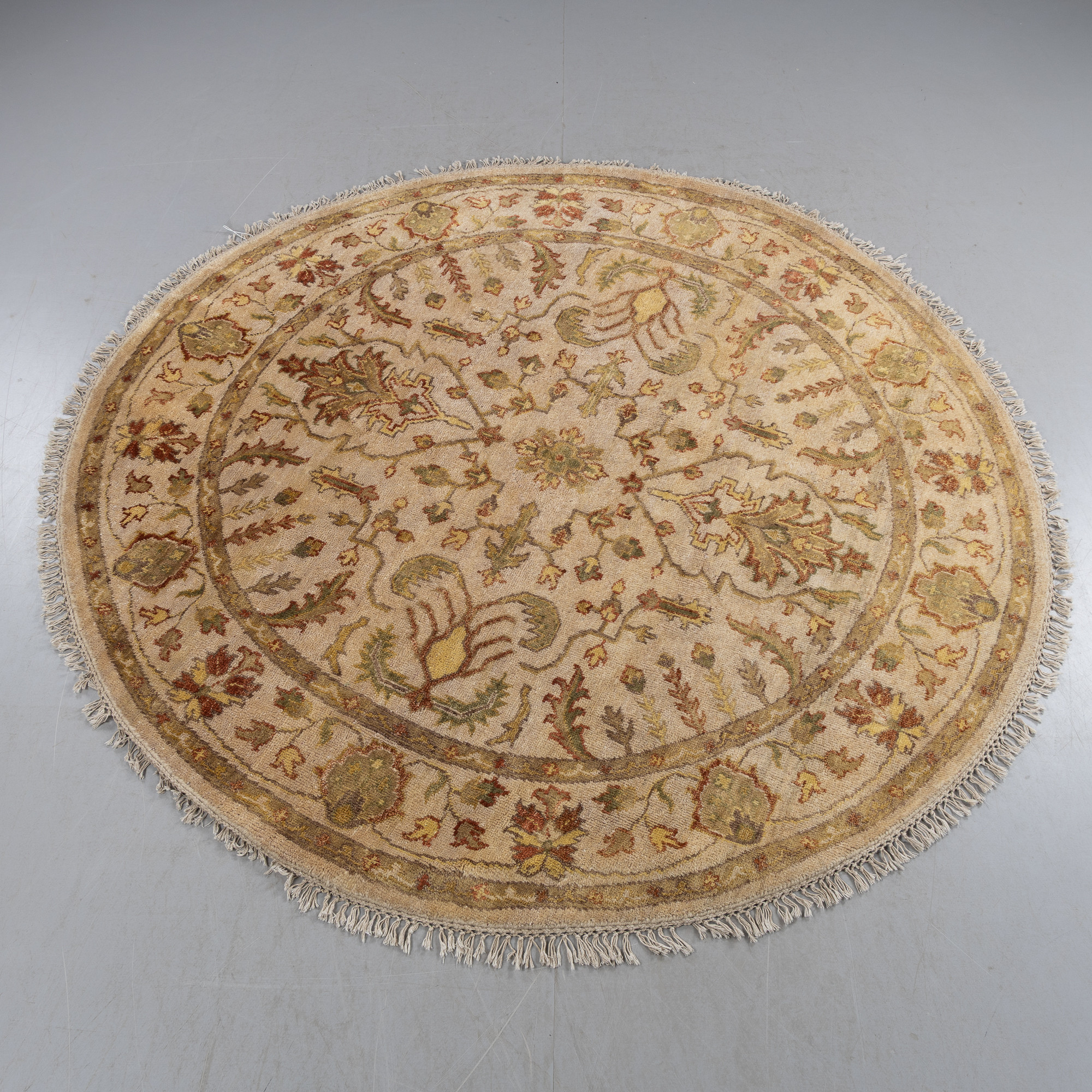 MATTA, rund modell, troligen persisk, diameter ca 182 cm.