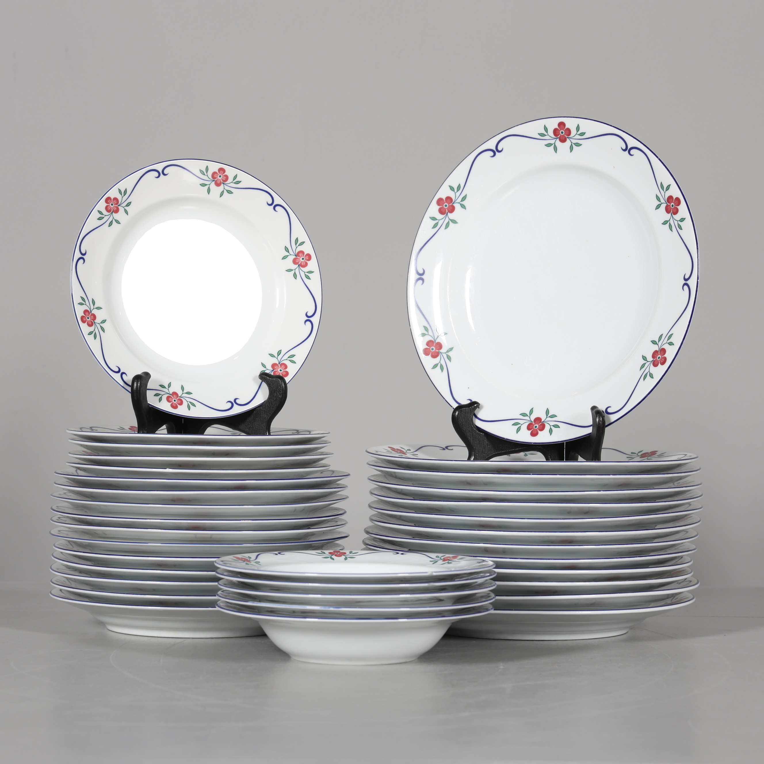 PIA RÖNNDAHL. MATSERVIS, 34 delar, porslin, "Sundborn", Rörstrand.