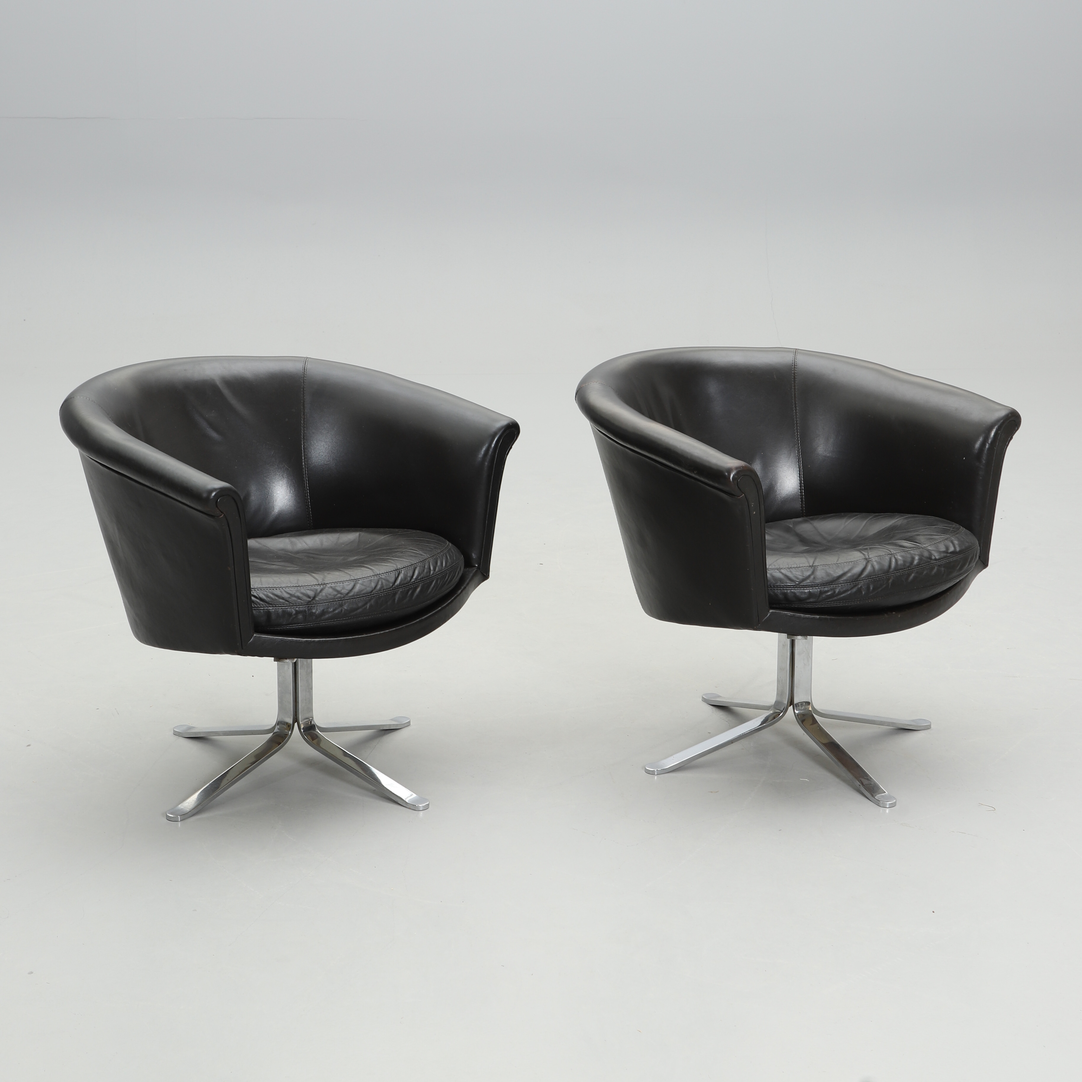 LENNART BENDER. KARMSTOLAR, ett par, 1960-tal.