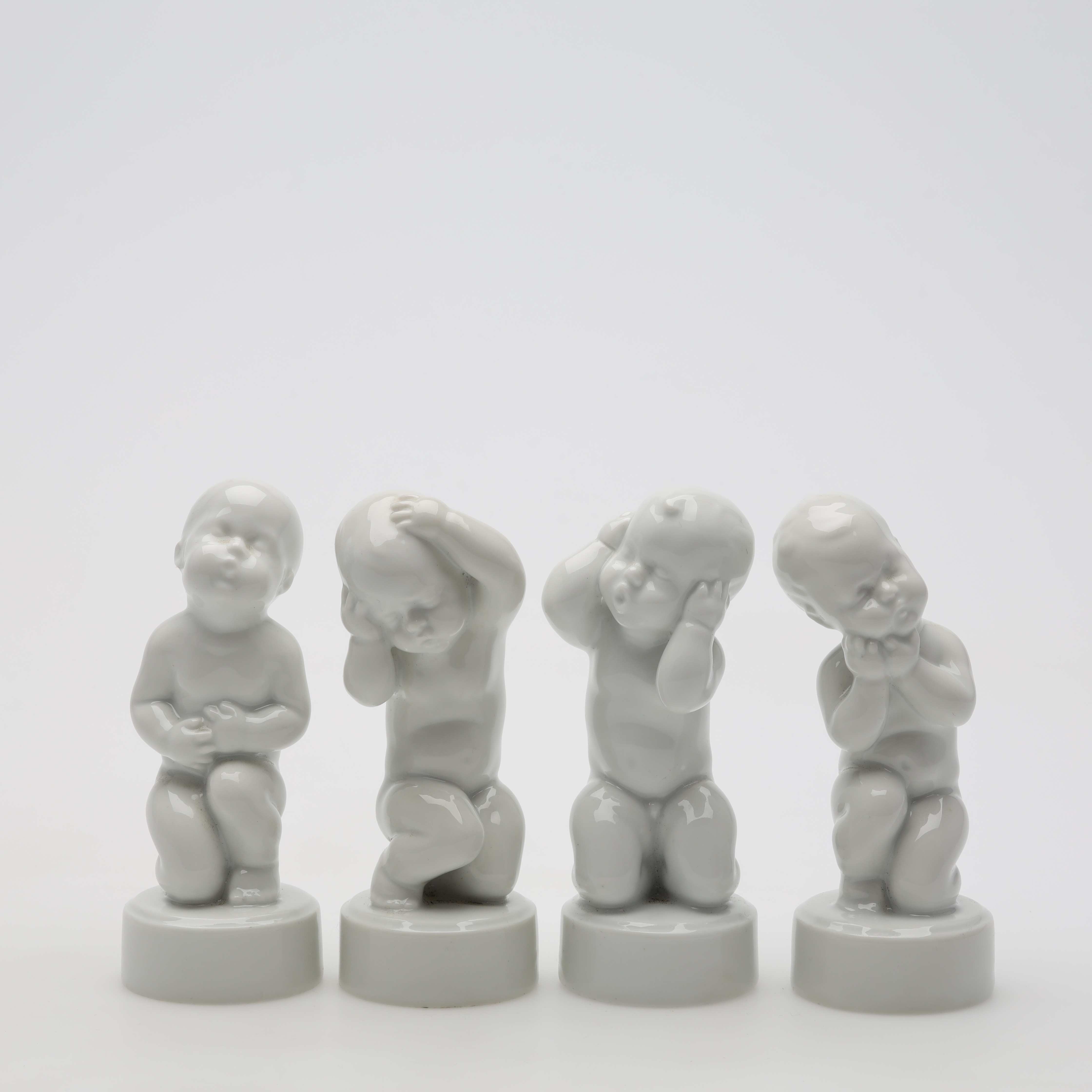 SVEND LINDHART. FIGURINER, porslin, "De fyra pinorna", 4 stycken, Bing & Gröndahl.