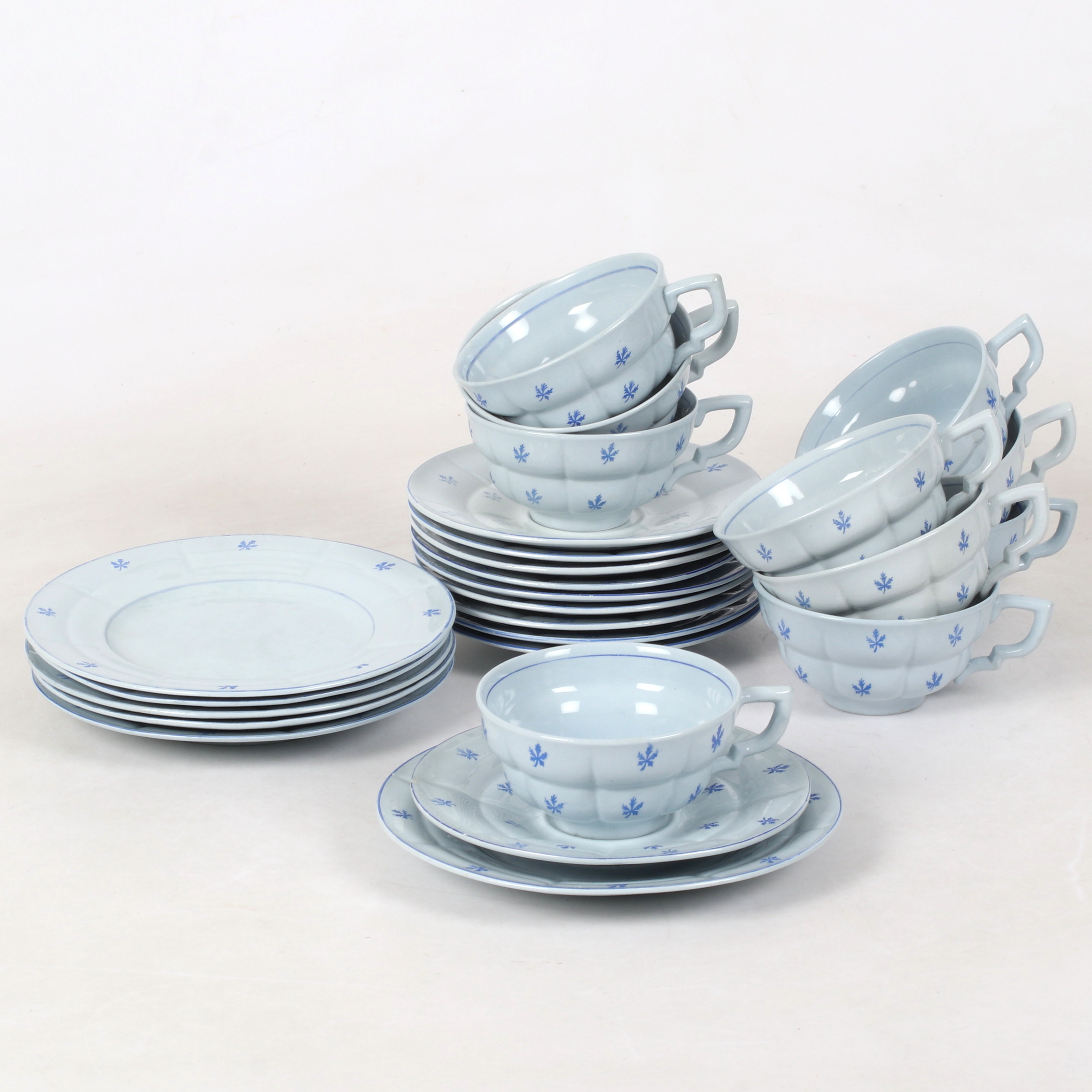 ARTHUR PERCY. Teservisdelar, , "Menuett", porslin, Upsala-Ekeby, Gefle.