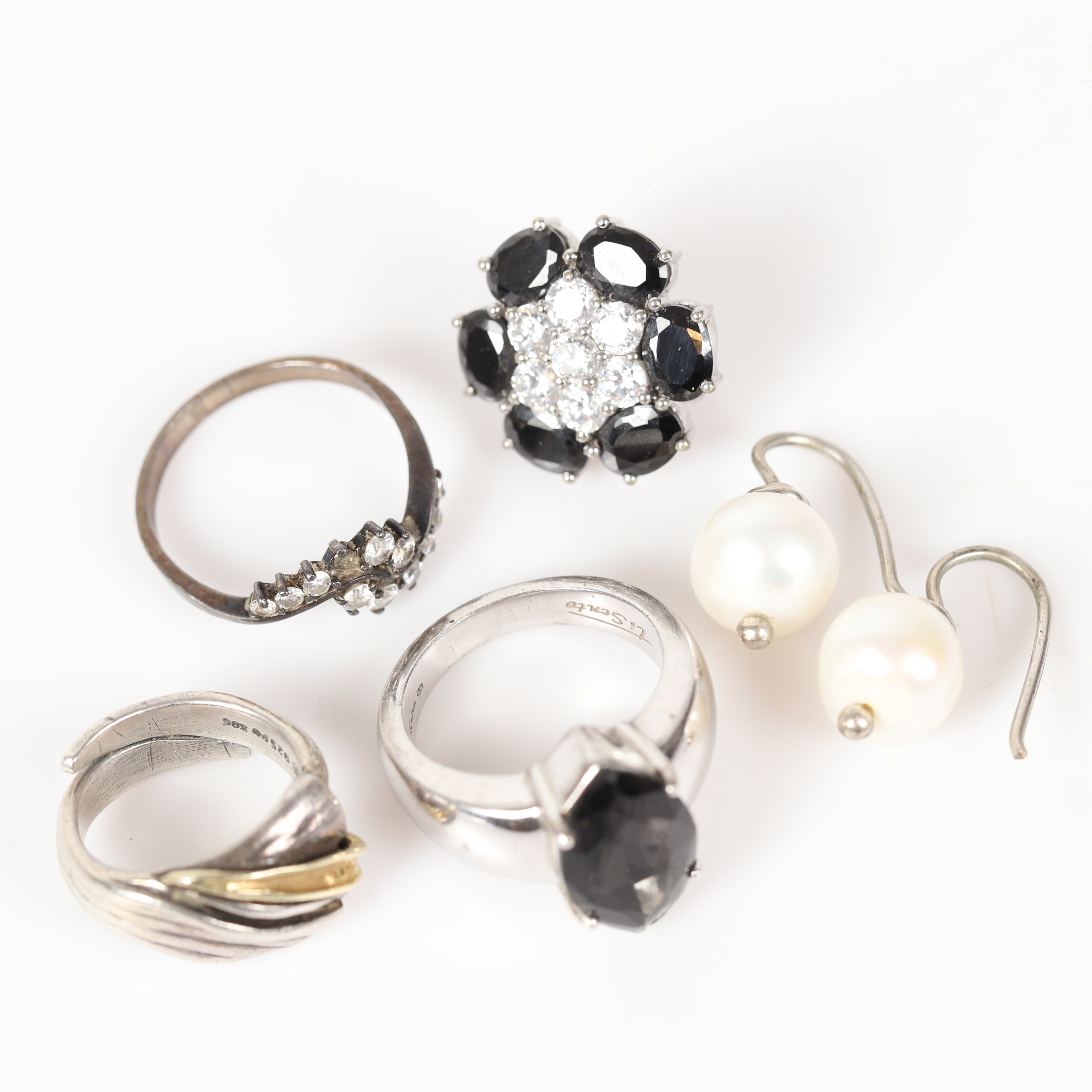 SMYCKEN, 5 delar, sterlingsilver med bl. a. fasettslipade stenar, odlade pärlor och 14 K guld.