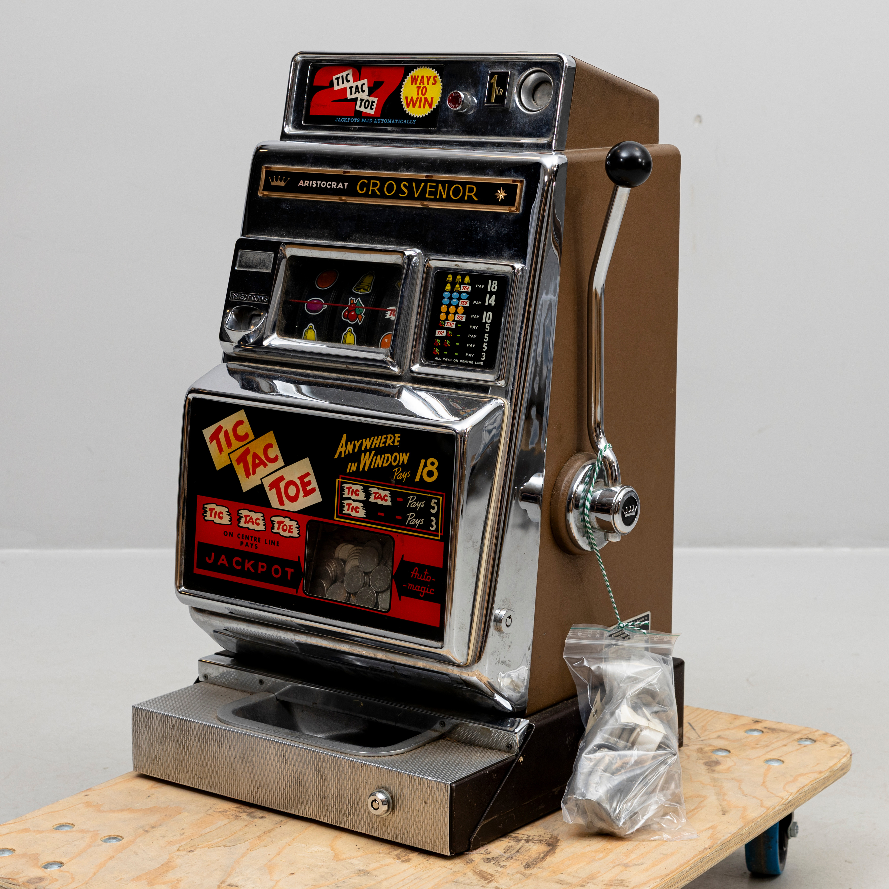 ENARMAD BANDIT, Tic Tac Toe, Aristocrat Grosvenor, Ainsworth Consolidated, Industries PTY, Ltd, Australien.