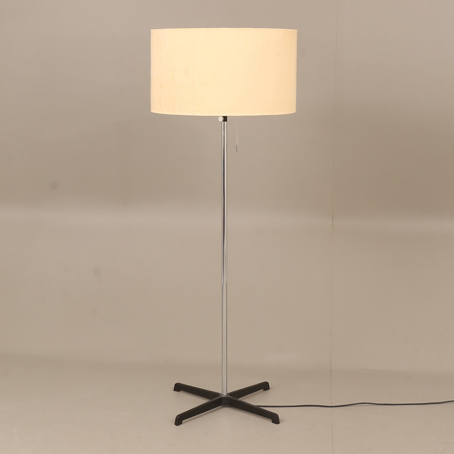 GOLVLAMPA, metall, 1960/70-tal.