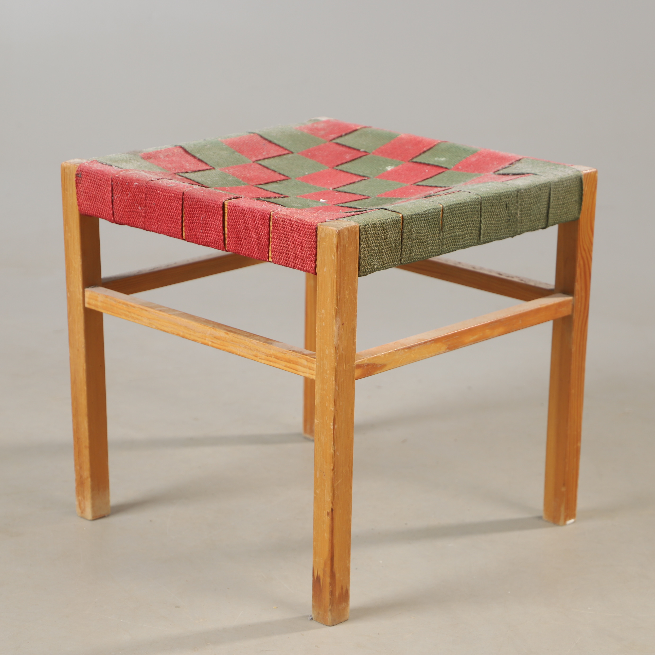 PALL, furu med sits av sadelgjord, 1900-talets mitt.