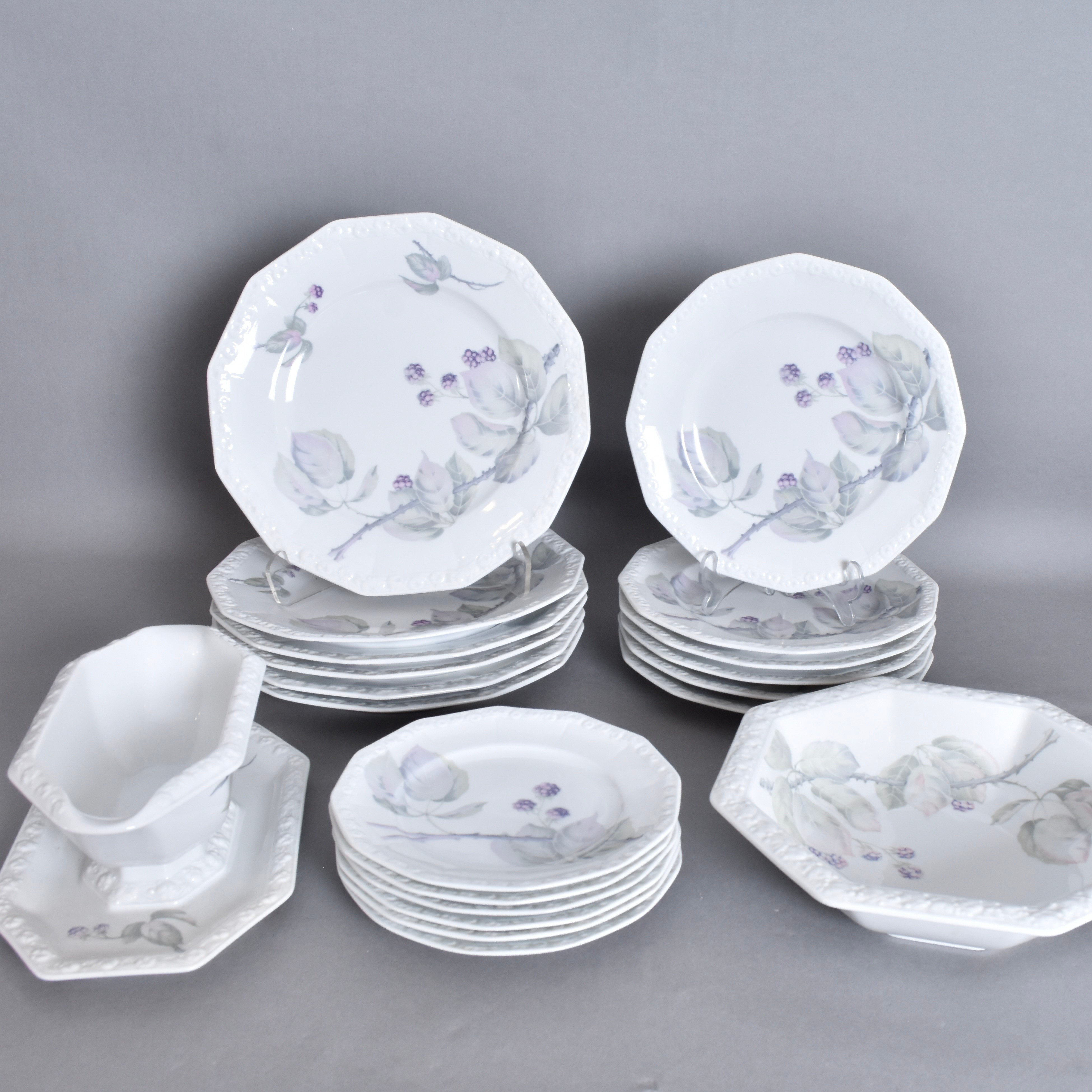 MATSERVISDELAR, 20-stycken, Porslin. Rosenthal Classic "Maria Björnbär".