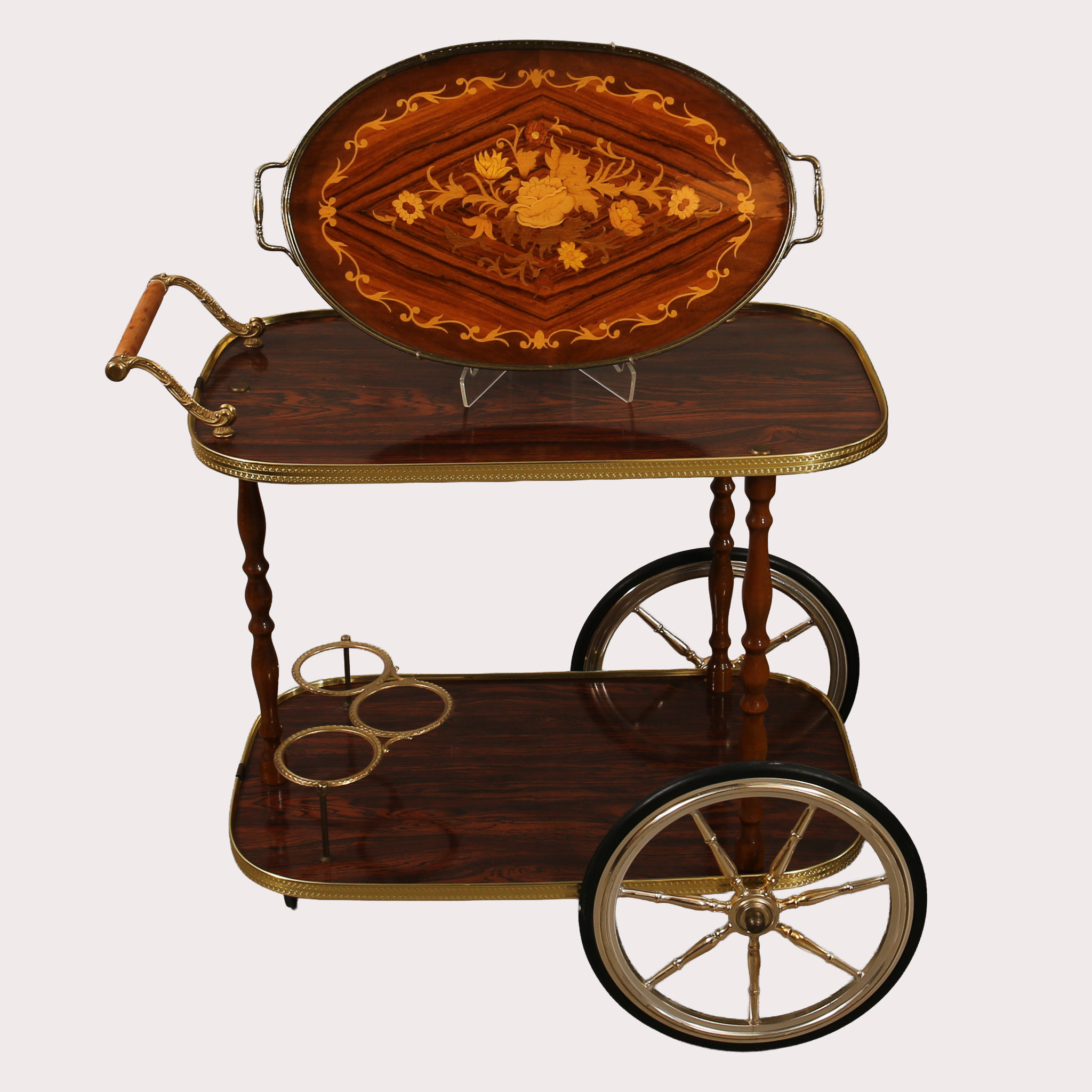SERVERINGSVAGN, trä och gulmetall, intarsia, 1900-talets andra hälft och bricka.