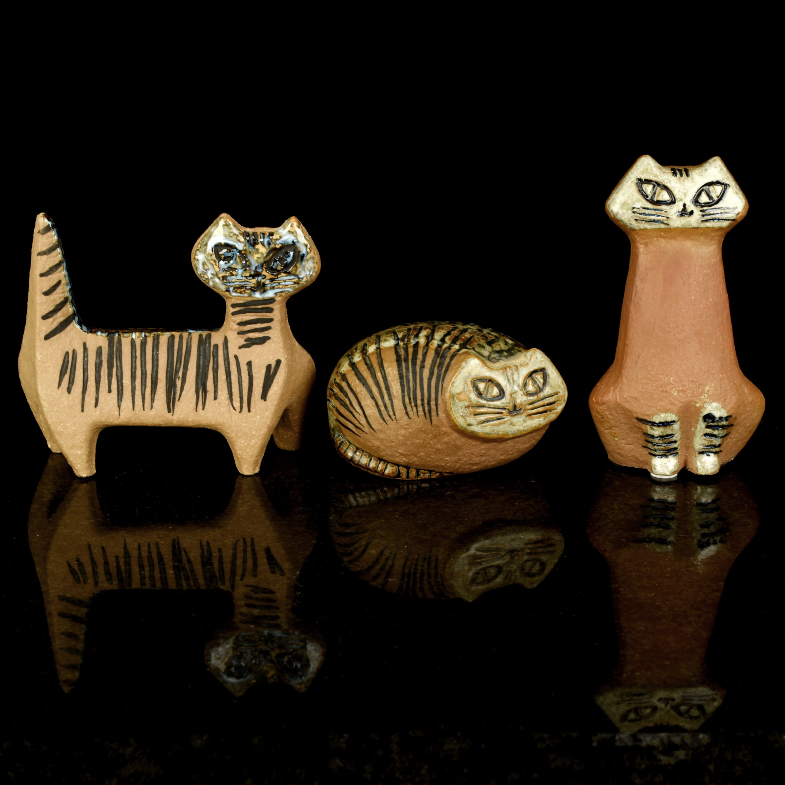 LISA LARSON. Figuriner "Katter" Stengods, Gustavsberg (3st).