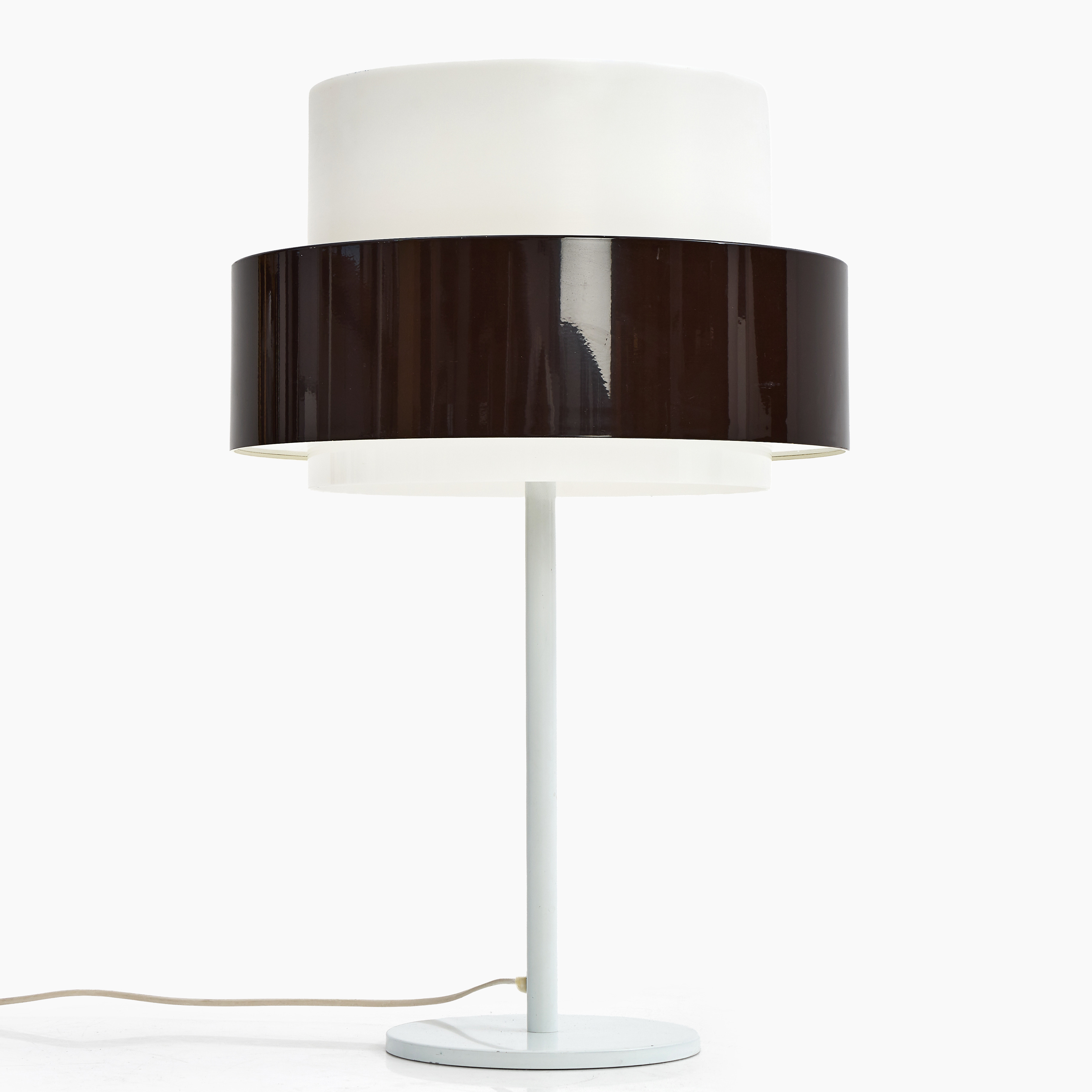 UNO & ÖSTEN KRISTIANSSON. Bordslampa, Luxus, plastskärm i vitt samt brunt, metallstomme, Sverige.