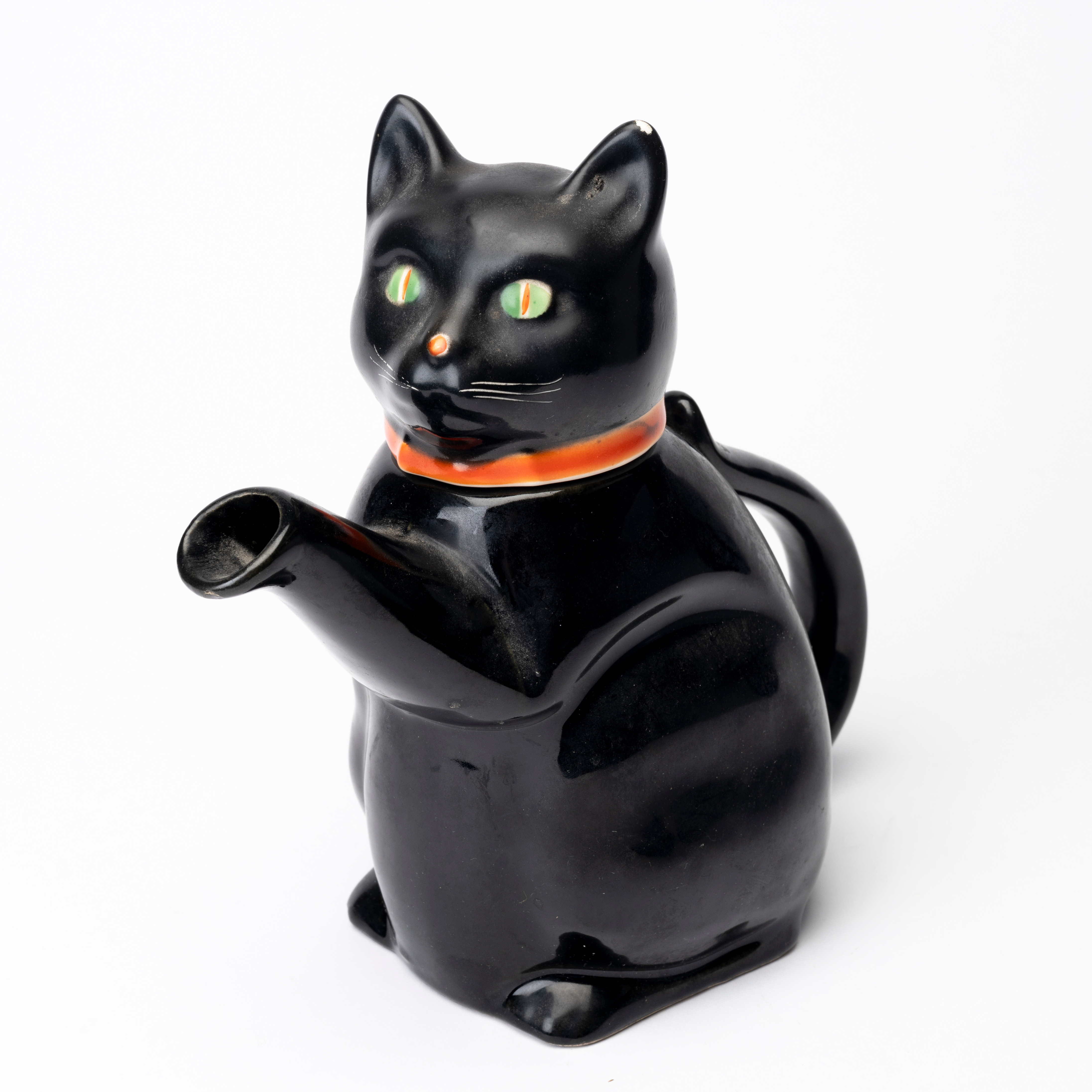 KANNA, i form av en katt, keramik, 1900-tal.