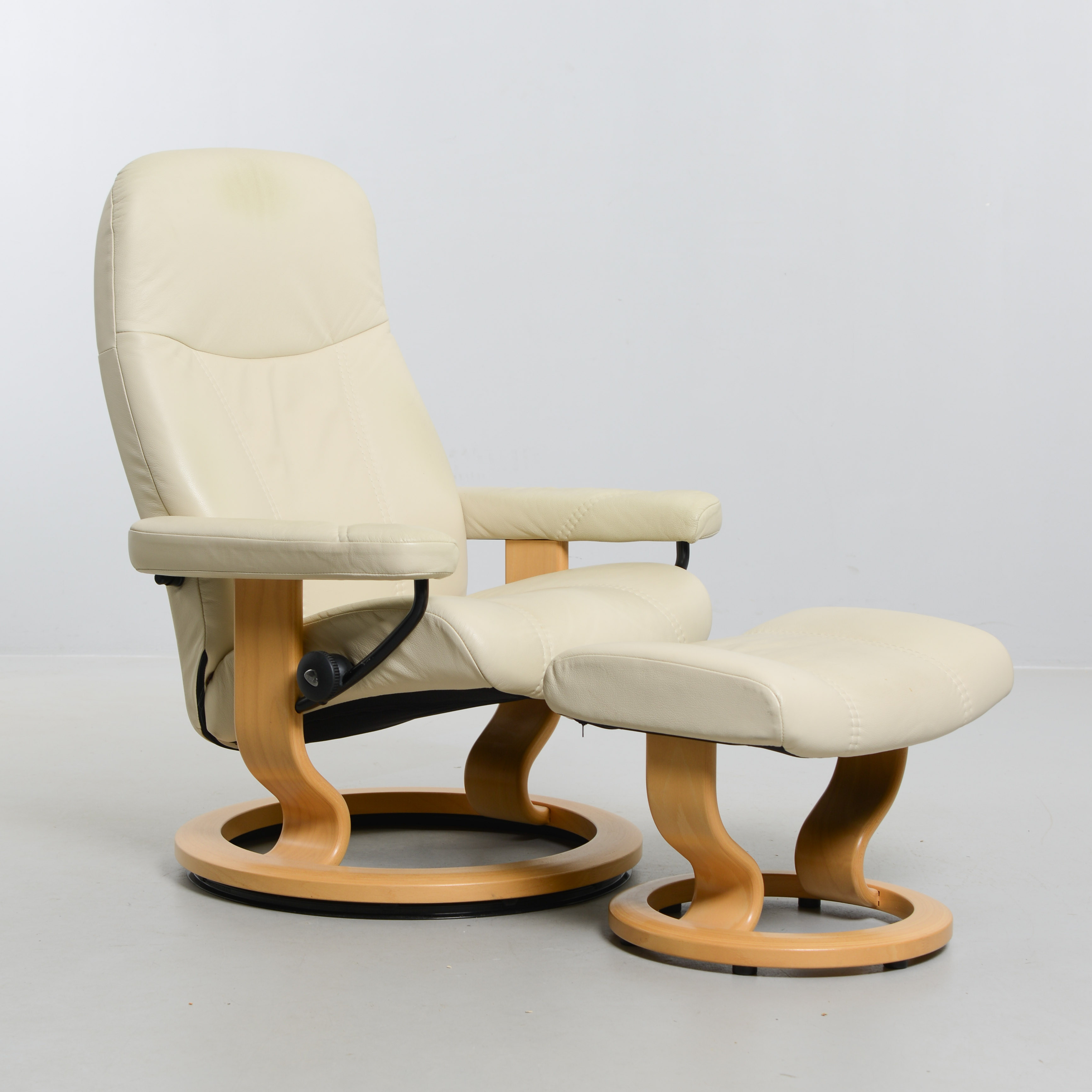 FÅTÖLJ MED FOTPALL, Stressless, Ekornes, Norge.
