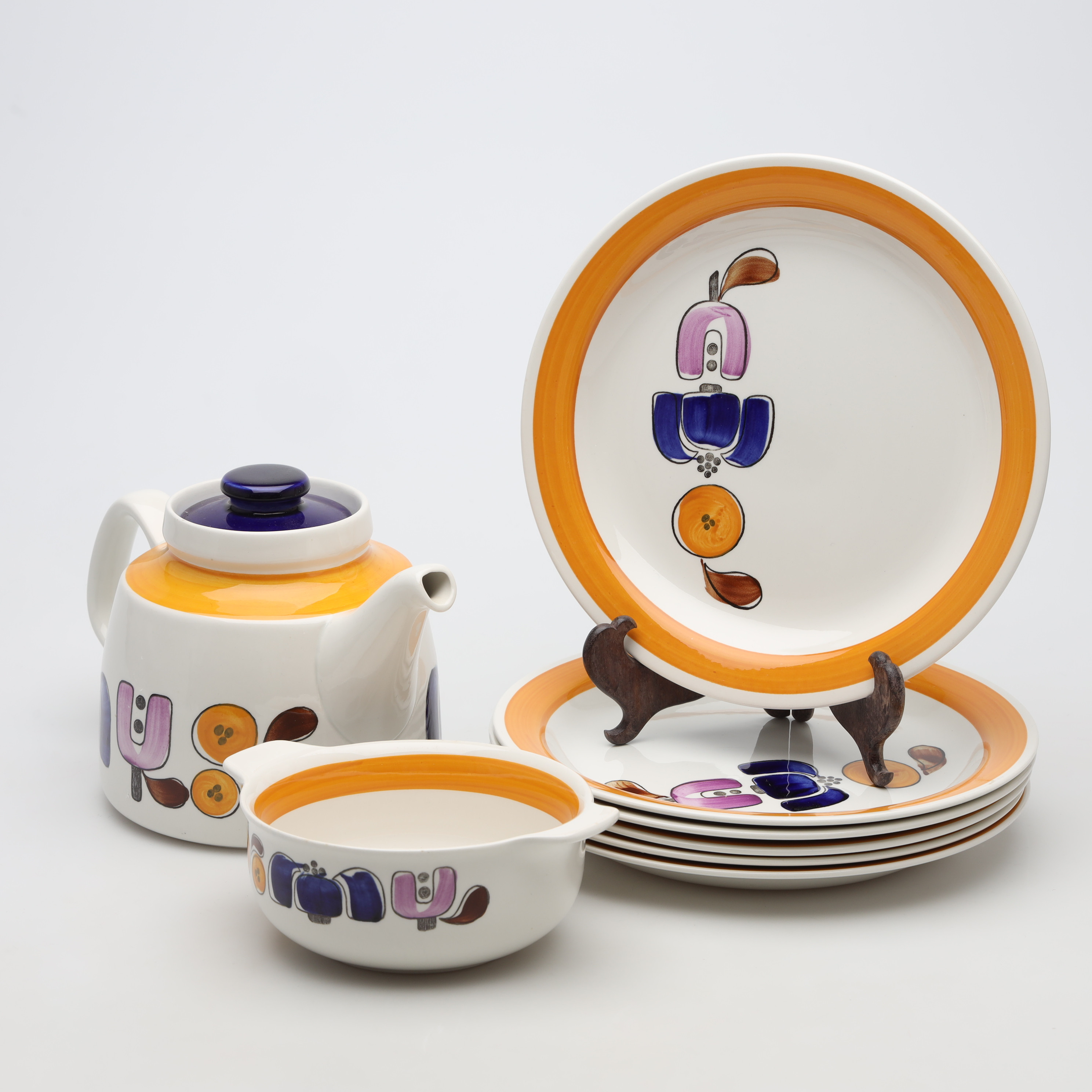 TIMO SARVIMÄKI. SERVISDELAR, 8 stycken, "Karneval", Rörstrand.