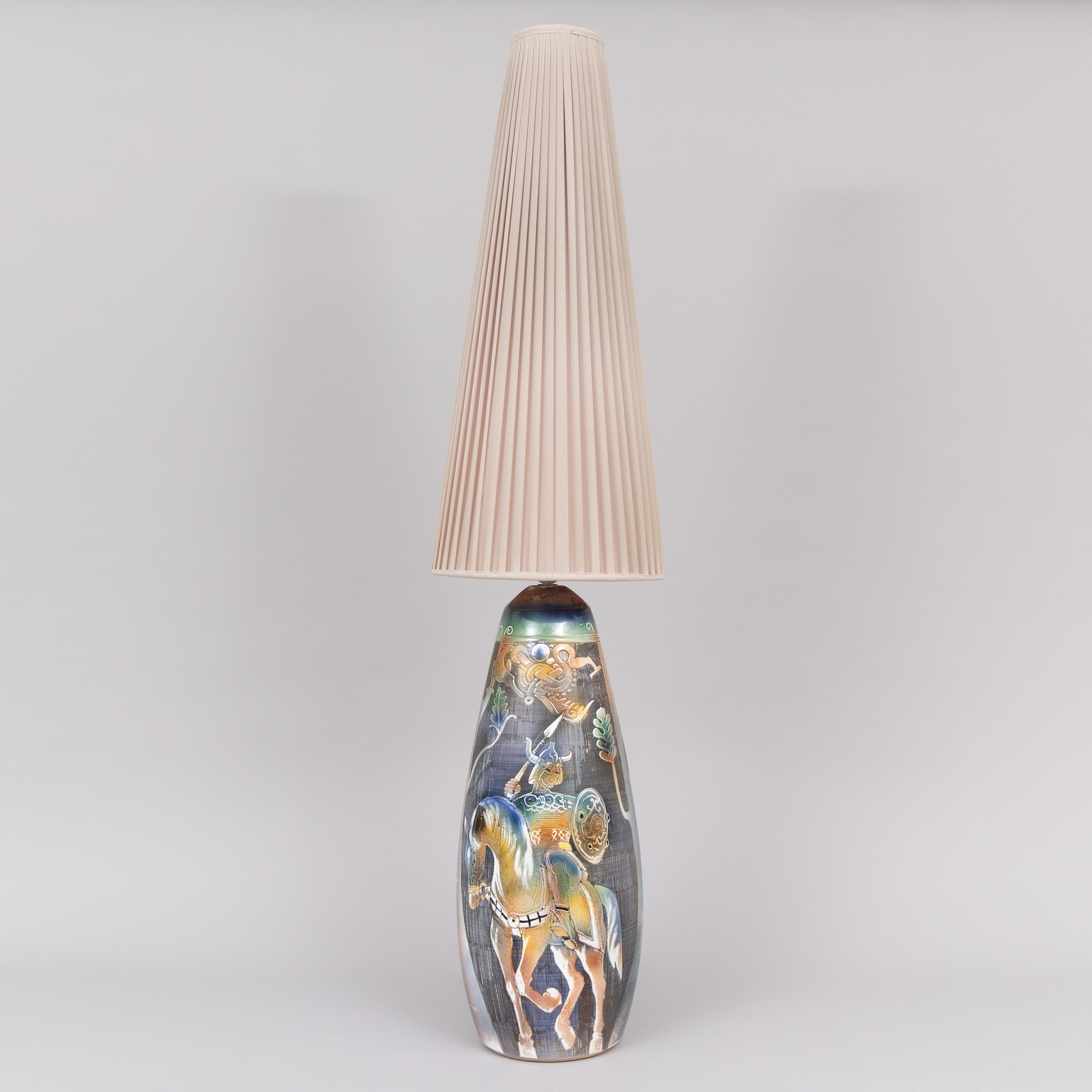 MARIAN ZAWADZKI (1912-1978). Golvlampa, sgrafitto, glaserat lergods, unik, signerad och daterad AMZ 1967.