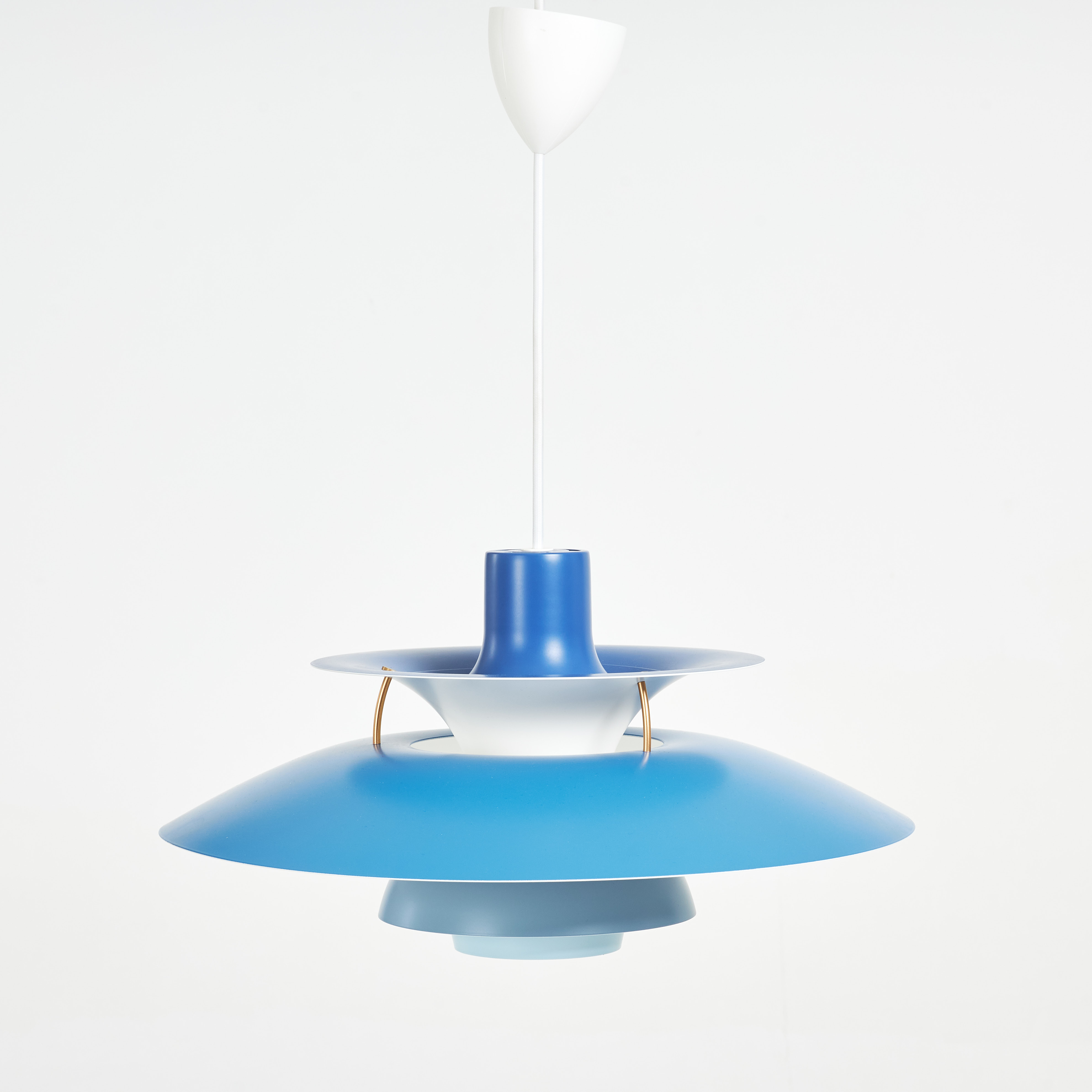 POUL HENNINGSEN. Taklampa, "PH-5", Louis Poulsen, lackerad metall, Danmark.