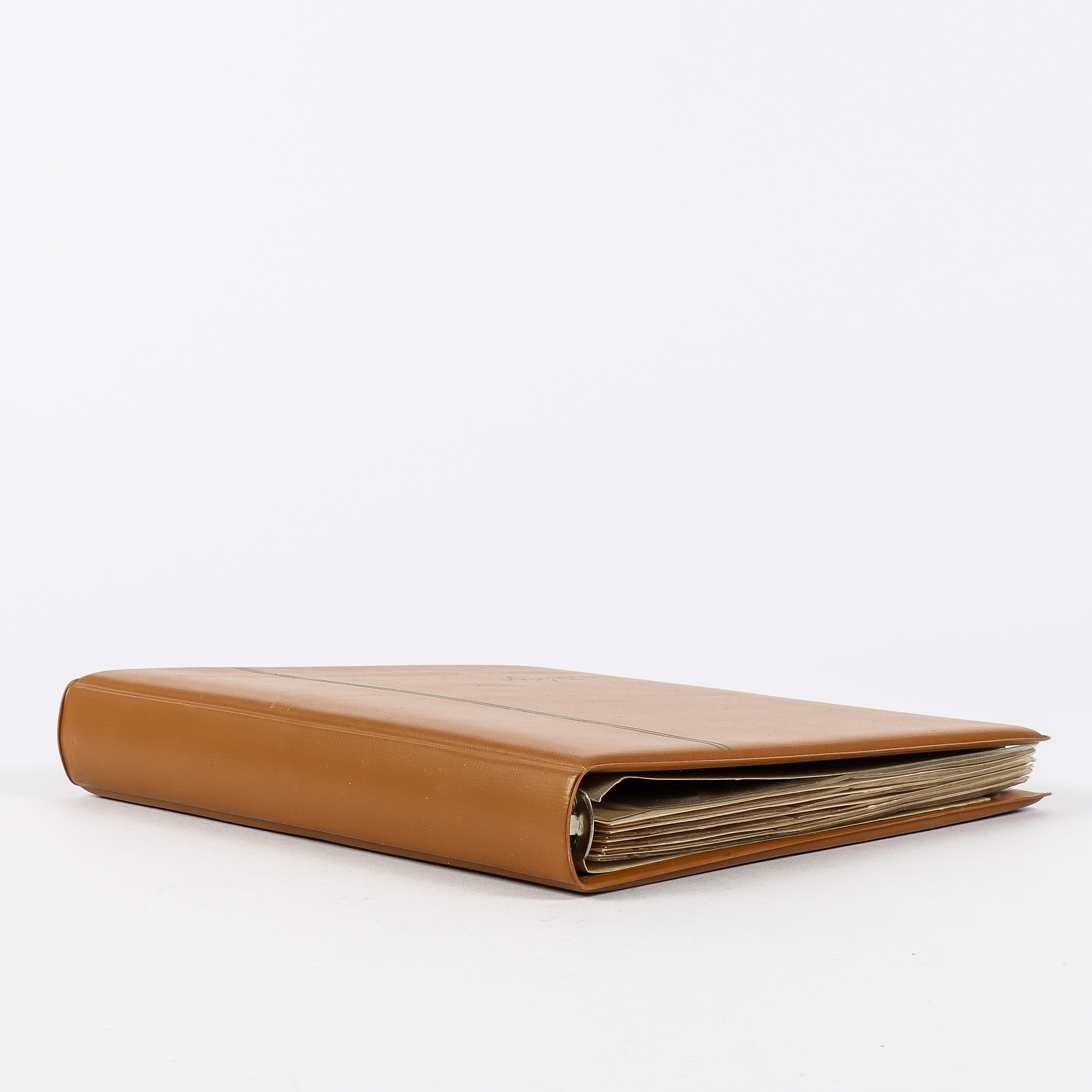 MYNTALBUM med svenska koppar- och järnmynt.