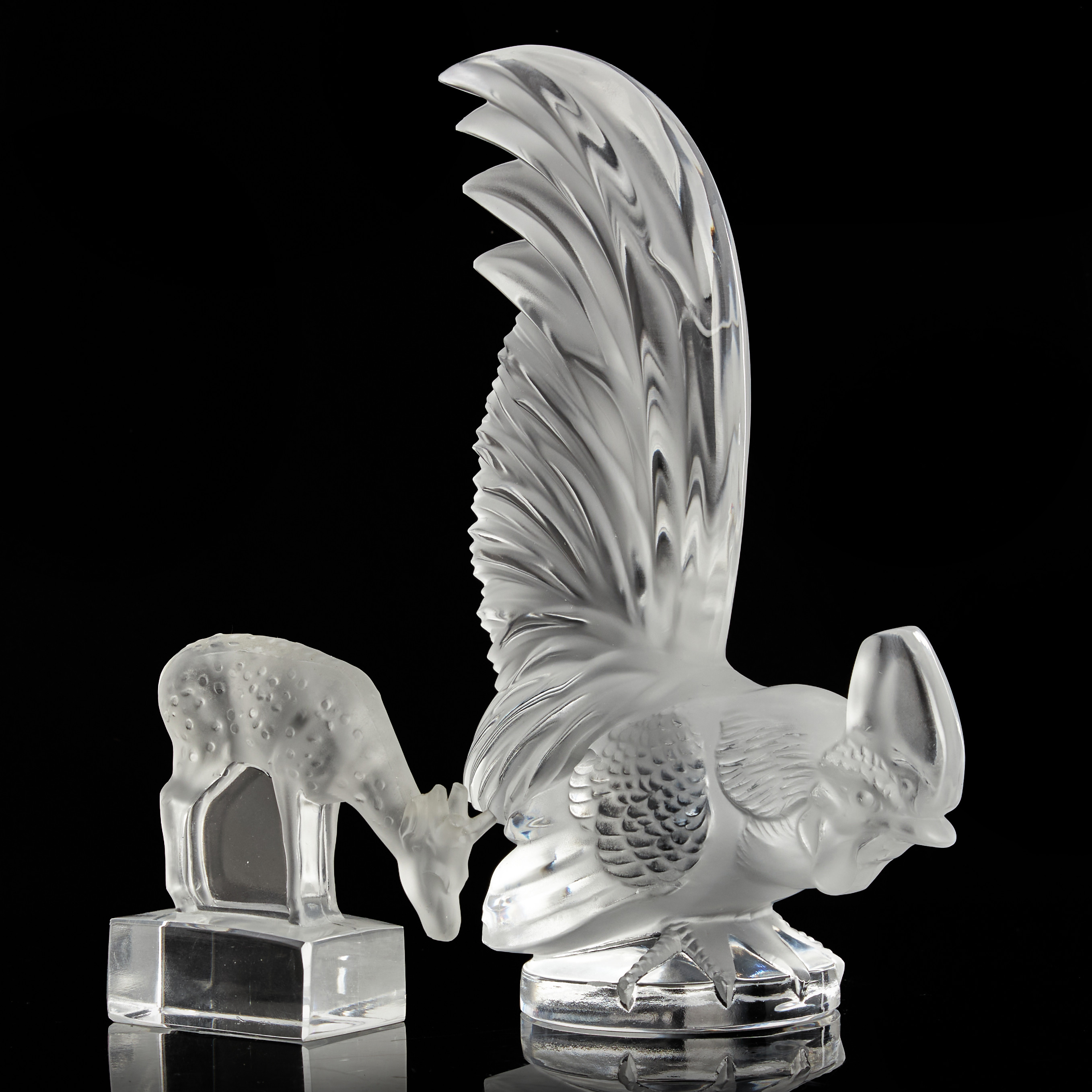 LALIQUE. Figuriner, 2 st, signerade, glas, tupp samt rådjur.