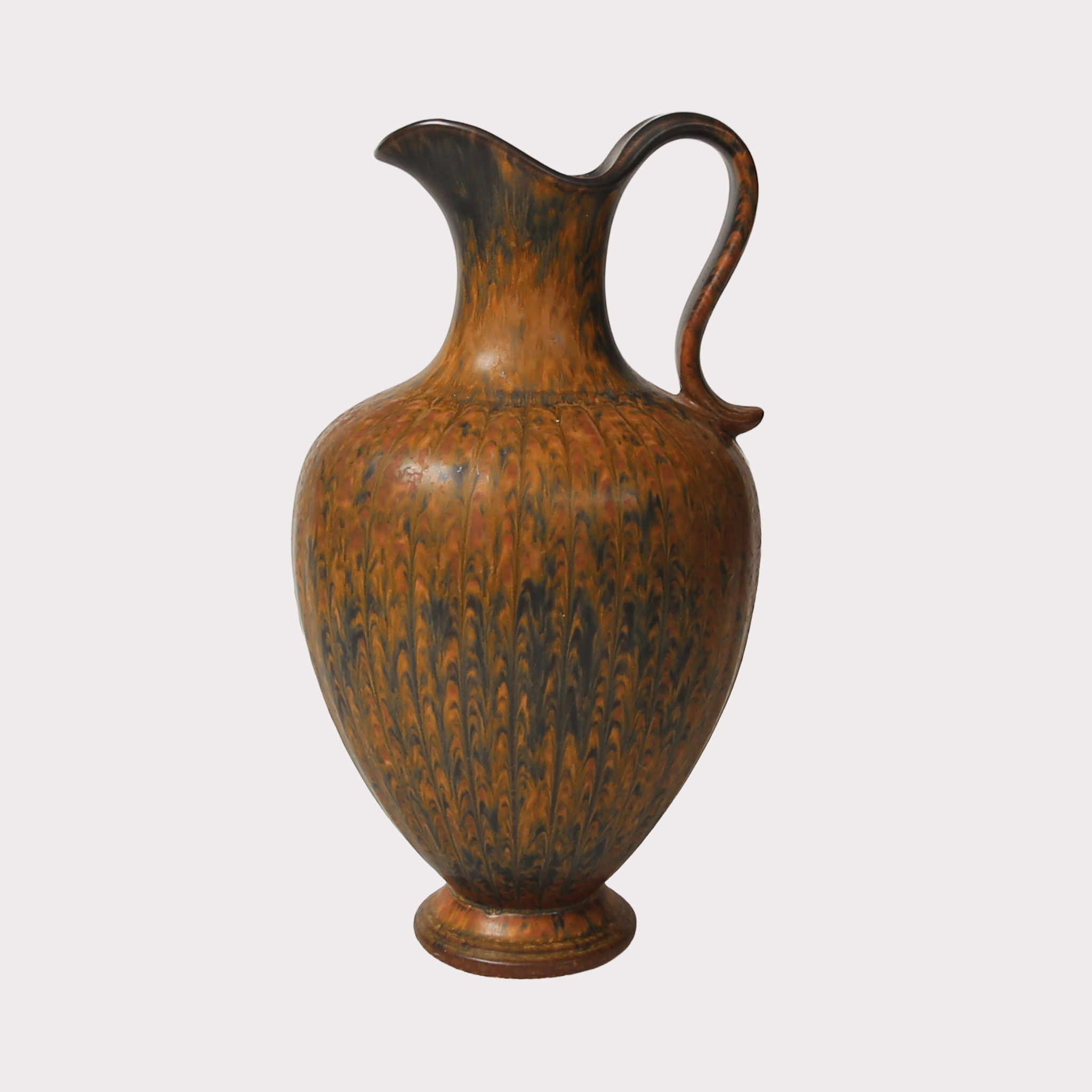 GUNNAR NYLUND, porslin, hänkelkanna, brun/grå glasyr, Rörstrand, samt PA. Omkring 1900-talets mitt.