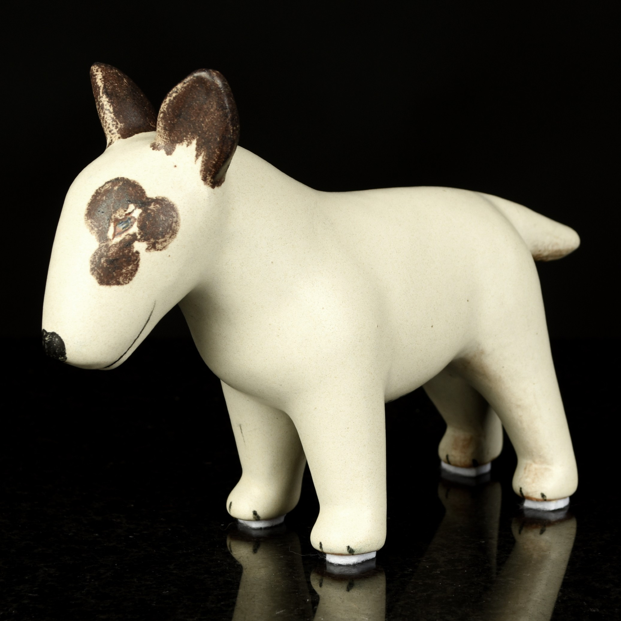 LISA LARSON. Figurin "Bullterrier" glaserat stengods, märkt Lisa L. Made in Sweden.