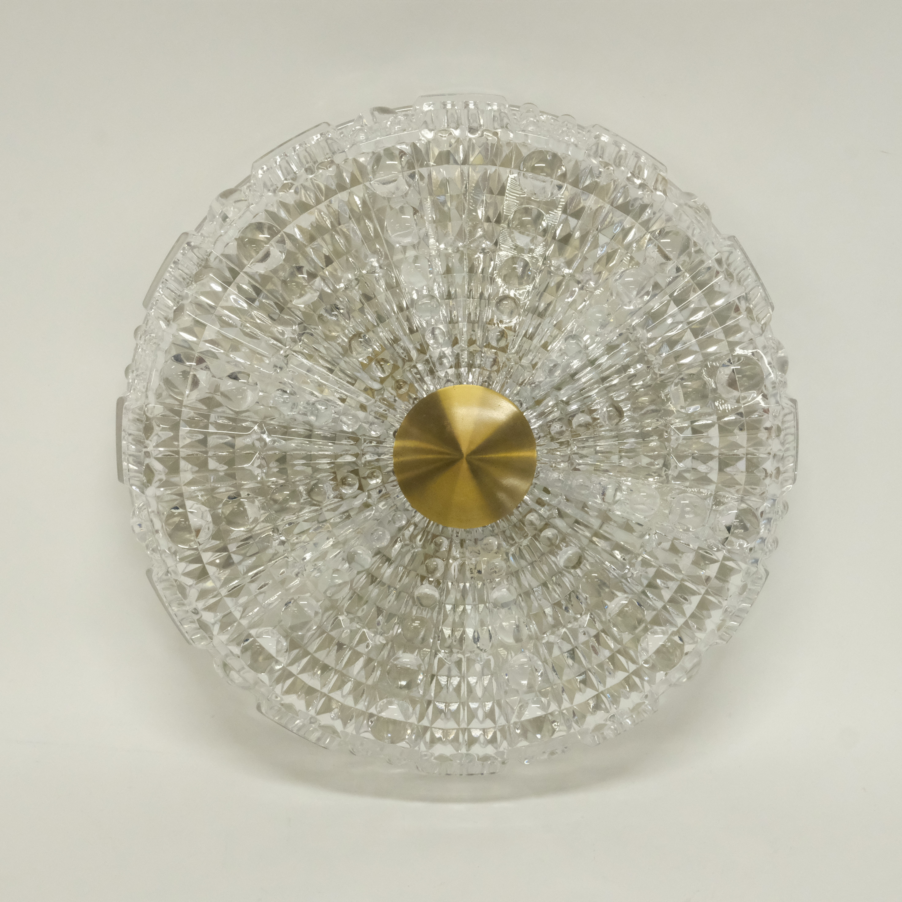 CARL FAGERLUND. PLAFONDLAMPA, GLAS OCH MÄSSING, 1900-TALETS MITT.