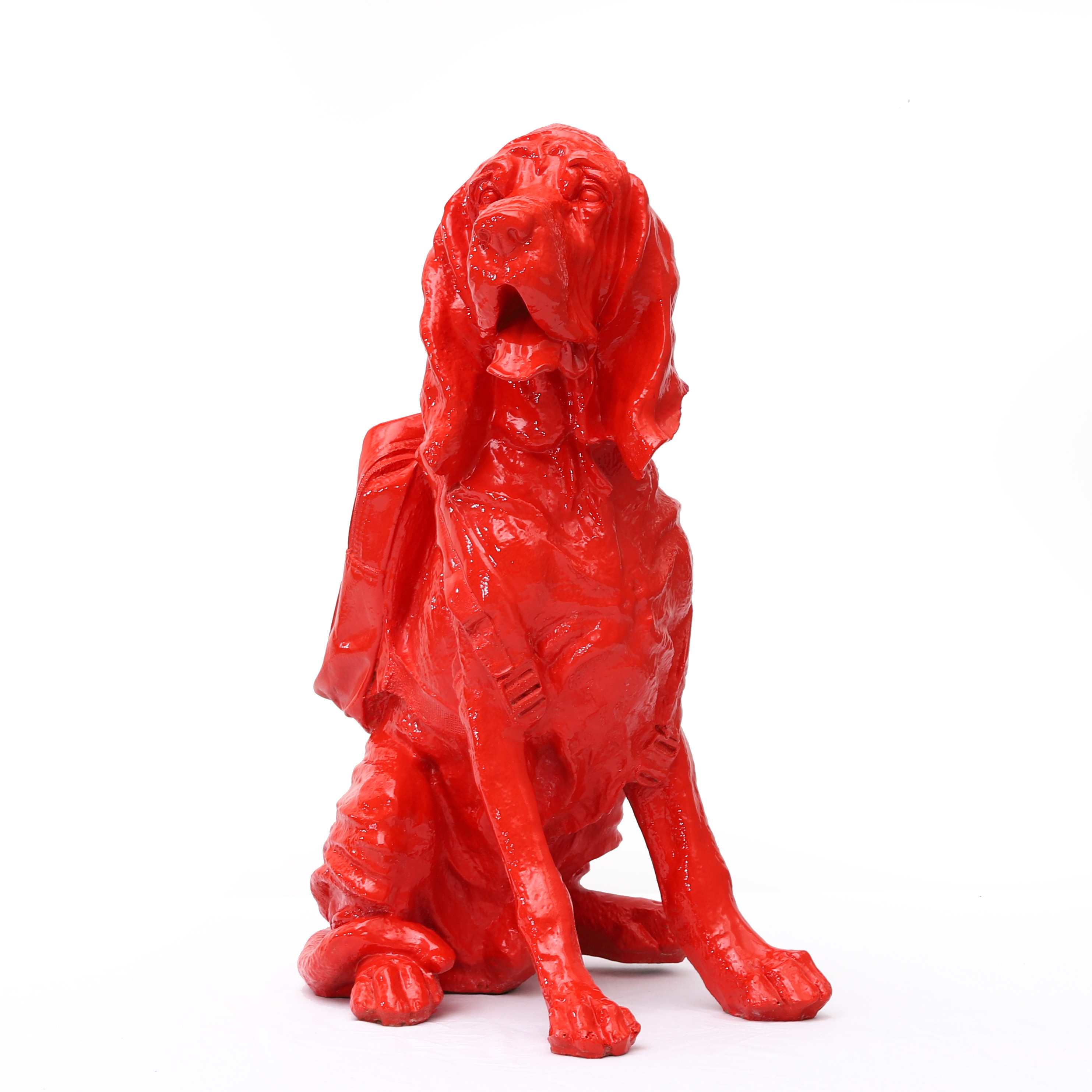 WILLIAM SWEETLOVE. "Cloned red Bloodhound with backpack", polyuretan, signerad och numrerad 37/100.