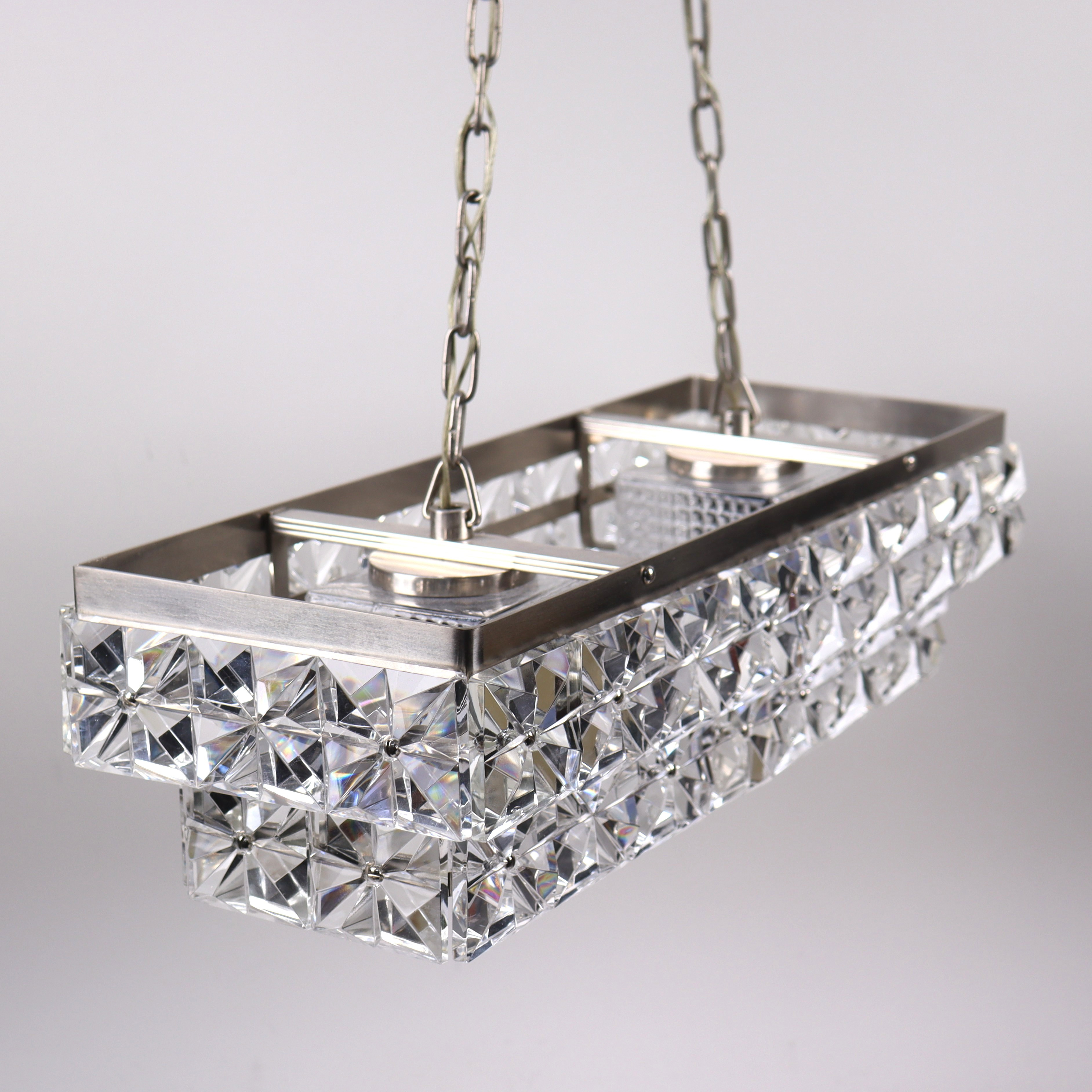 TAKLAMPA, troligen Carl Fagerlund för Orrefors, glasprismor på metallstomme, 1960/70-tal.