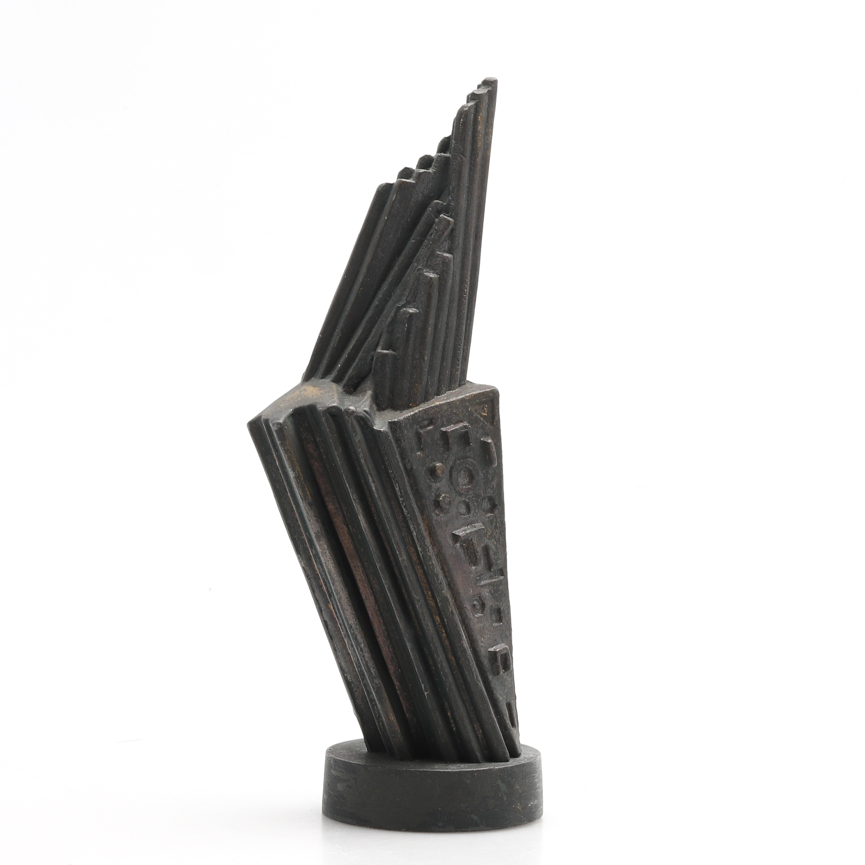 ULF SUCKSDORFF. Skulptur, patinerad metall.