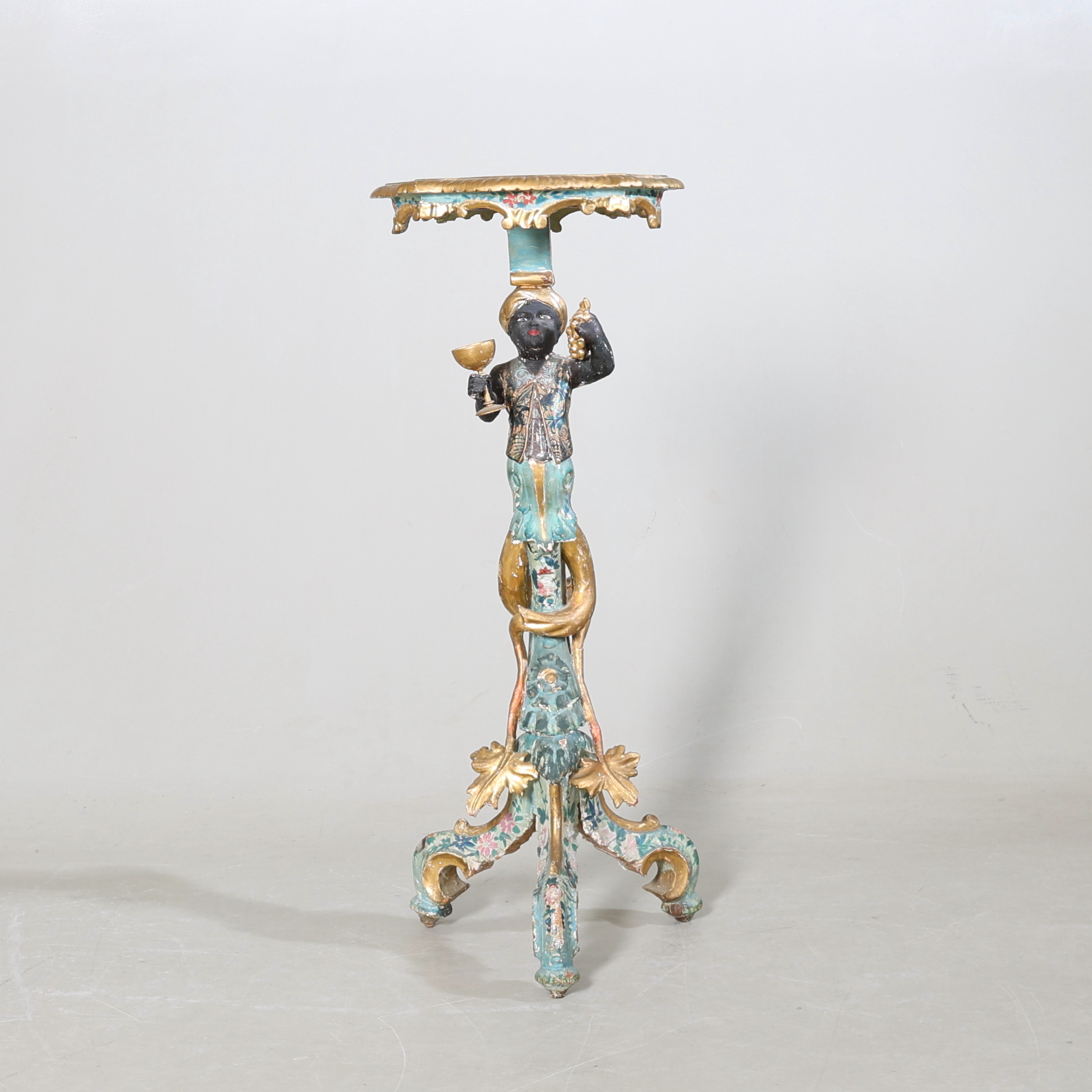 GUERIDON, delvis förgylld samt målad, 1800-tal.