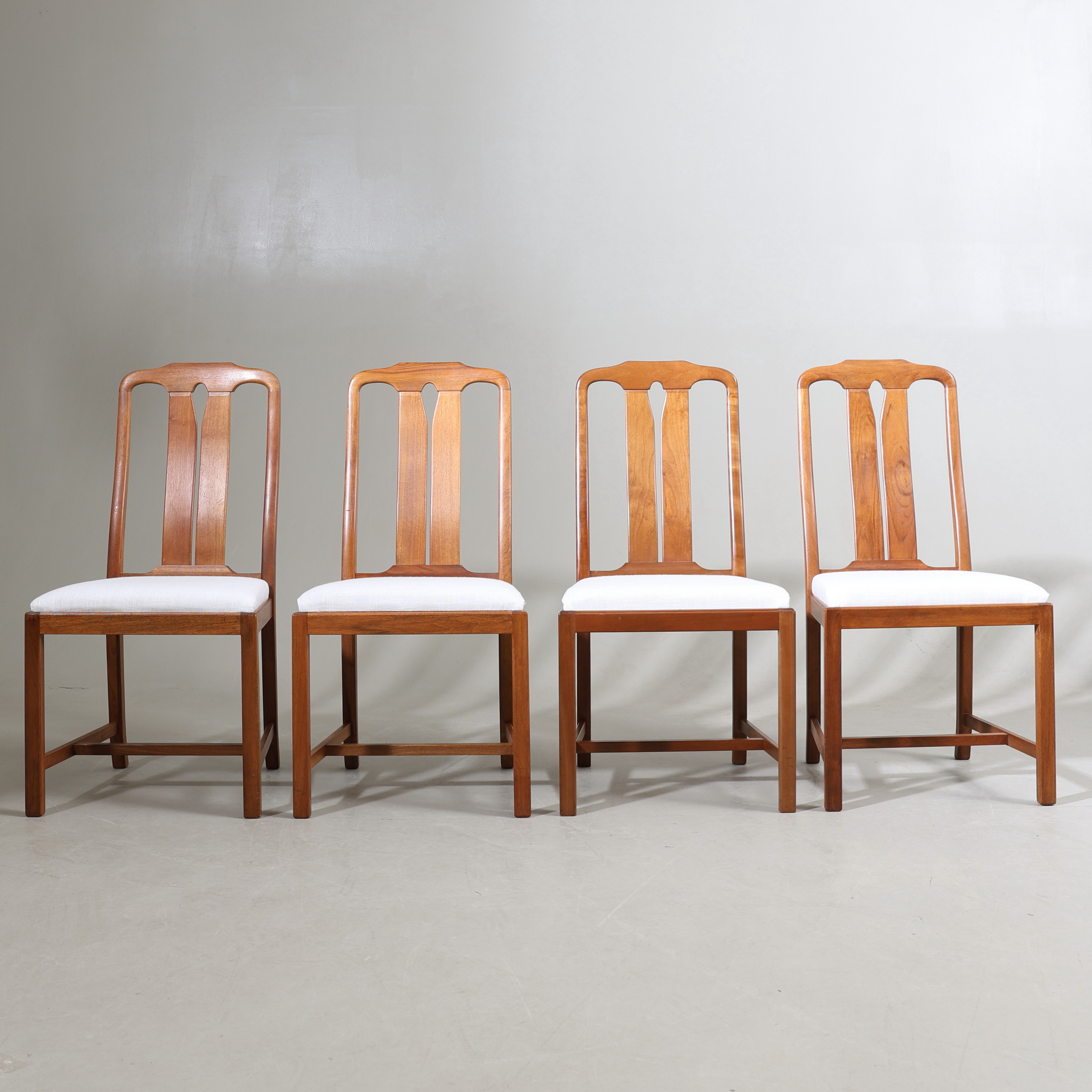 CARL MALMSTEN. Stolar, 4 st, valnöt, "Ambassadör", Åfors Möbelfabrik, 1900-talets andra hälft.