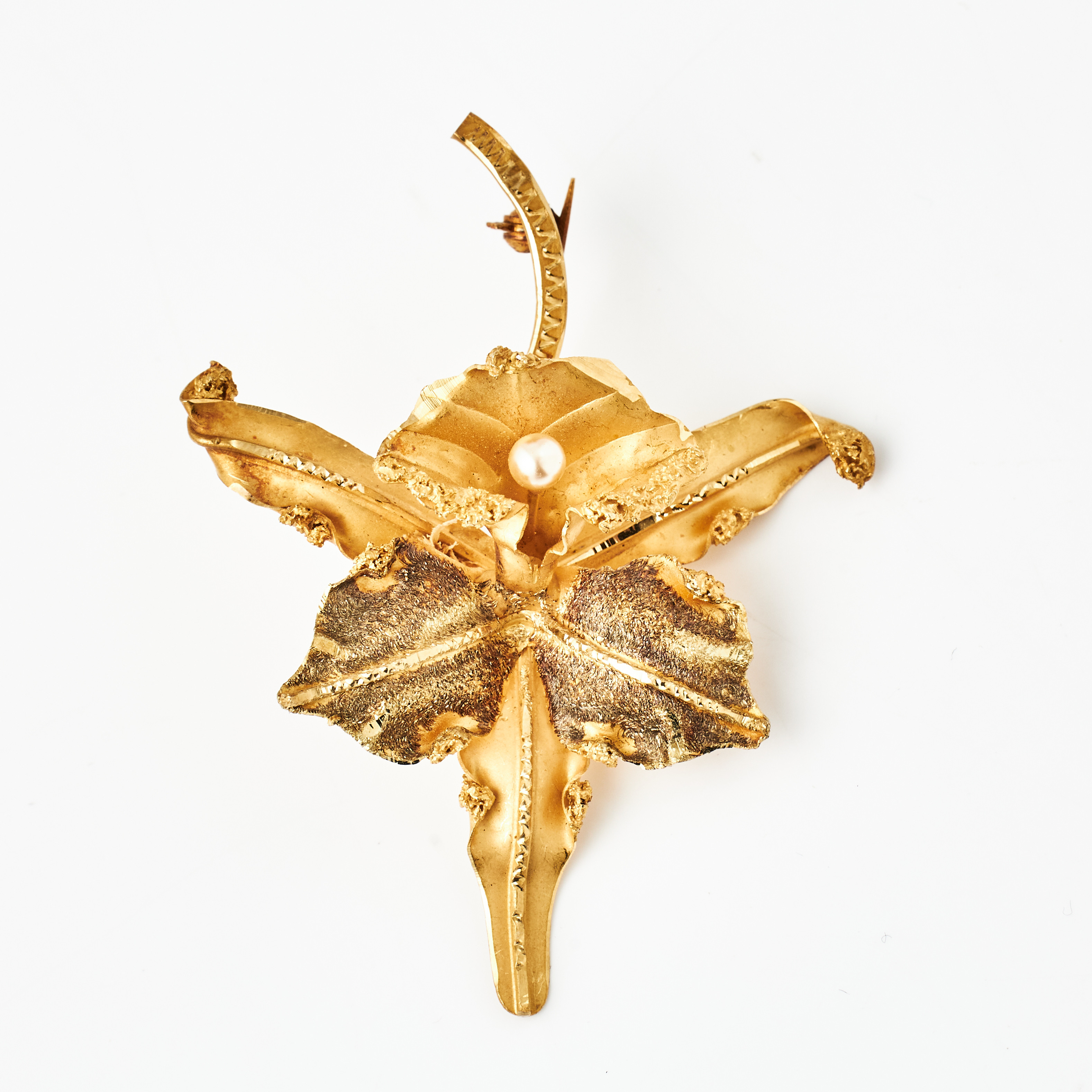 BROSCH, 18 k guld, i form av en orkidé, dekor med pärlimitation, svensk kontrollstämpel.
