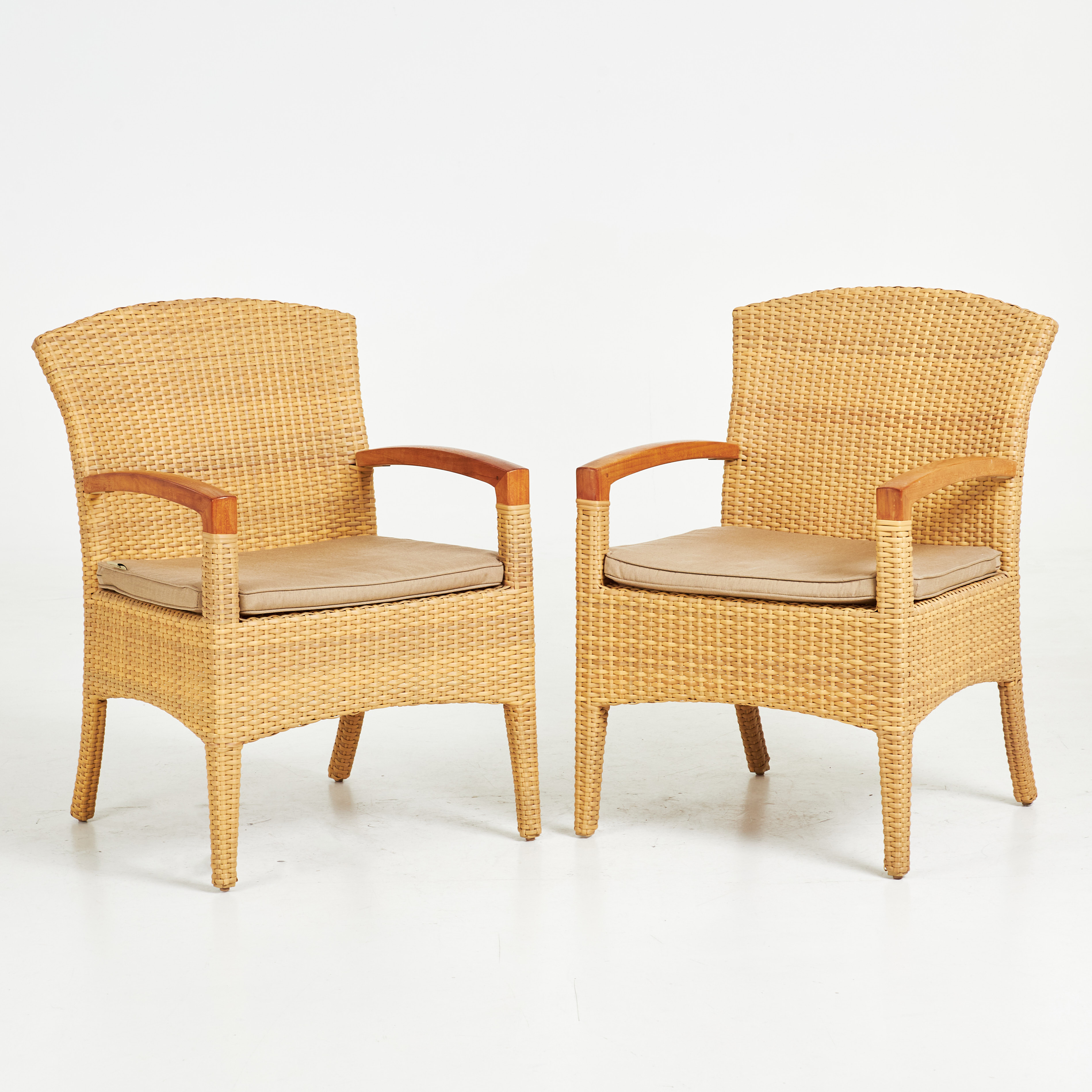 GLOSTER, 1-par karm/loungestolar, konstrotting, märkta Gloster.