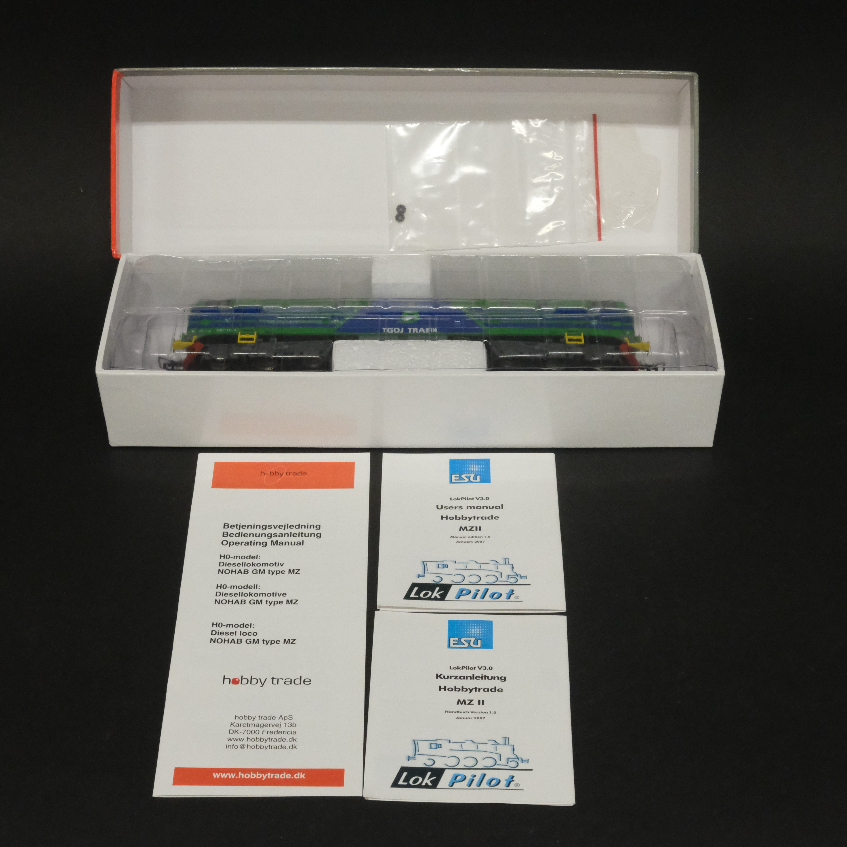 HOBBYTRADE. MODELLJÄRNVÄG, DIESELLOK. "251410". SKALA H0.