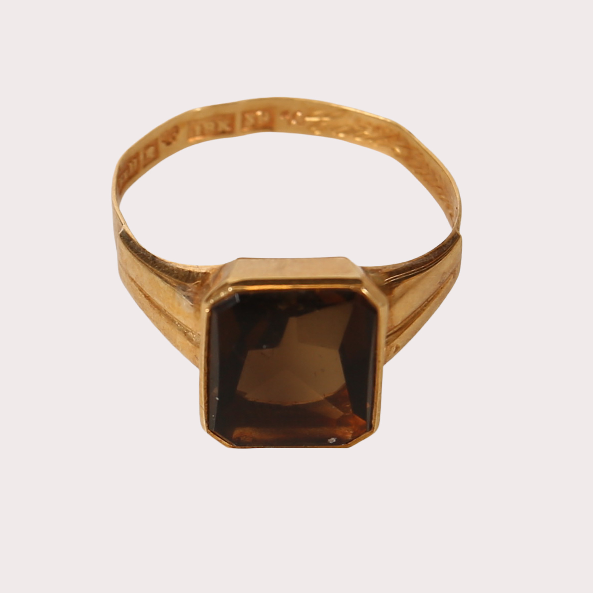 HERRING/SIGNETRING, 18k guld med genomsiktlig sten.