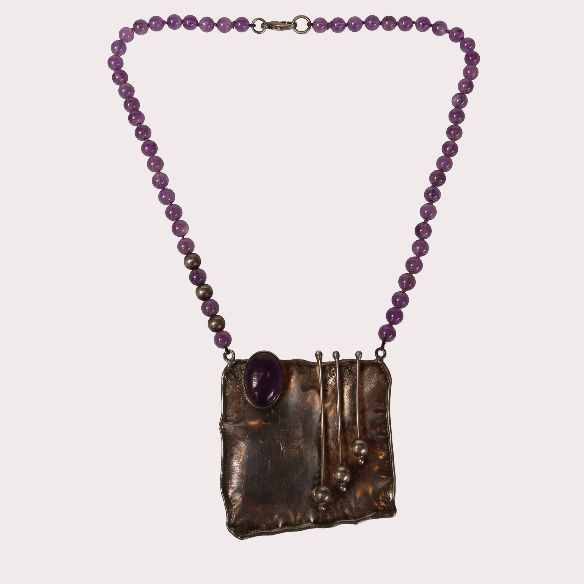 AVI SOFFER. HALSSMYCKE, Sterlingsilver med ametister.