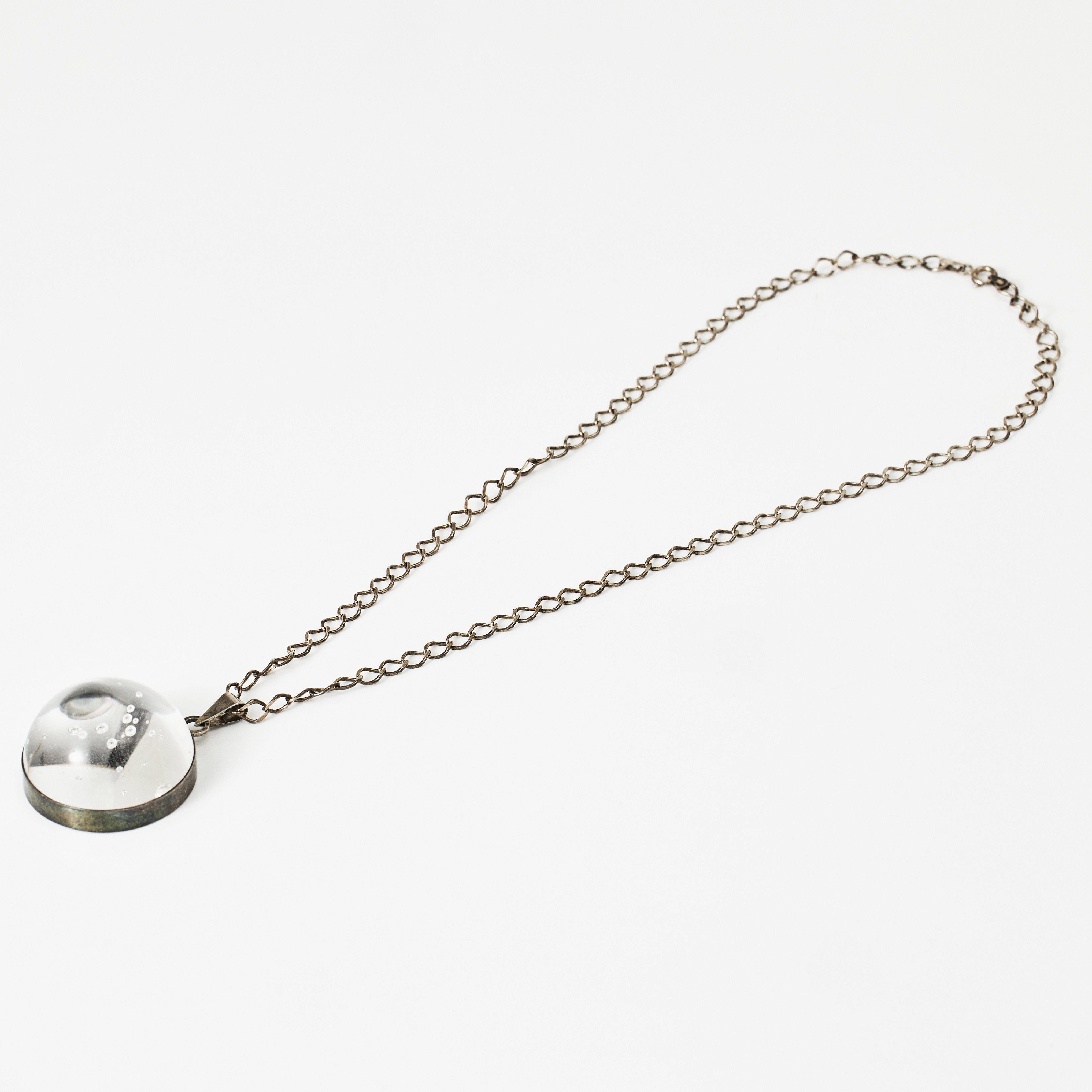 HÄNGE, Polen, infattad cabochonslipat glas med bubblor, KEDJA, sterlingsilver.