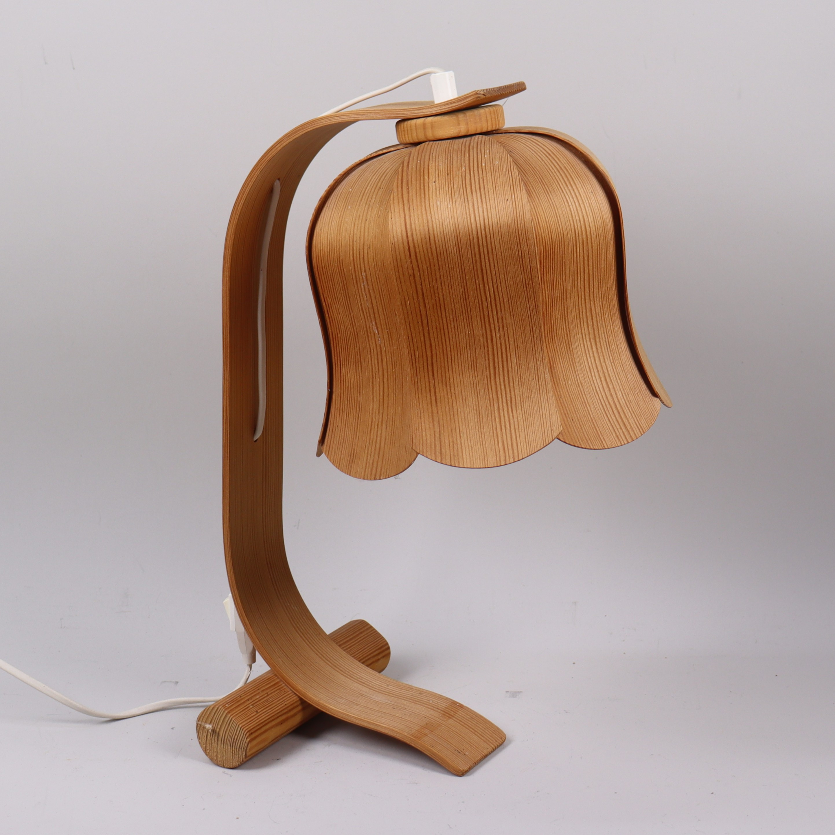 JAN WICKELGREN. bordslampa i furu, Aneta.