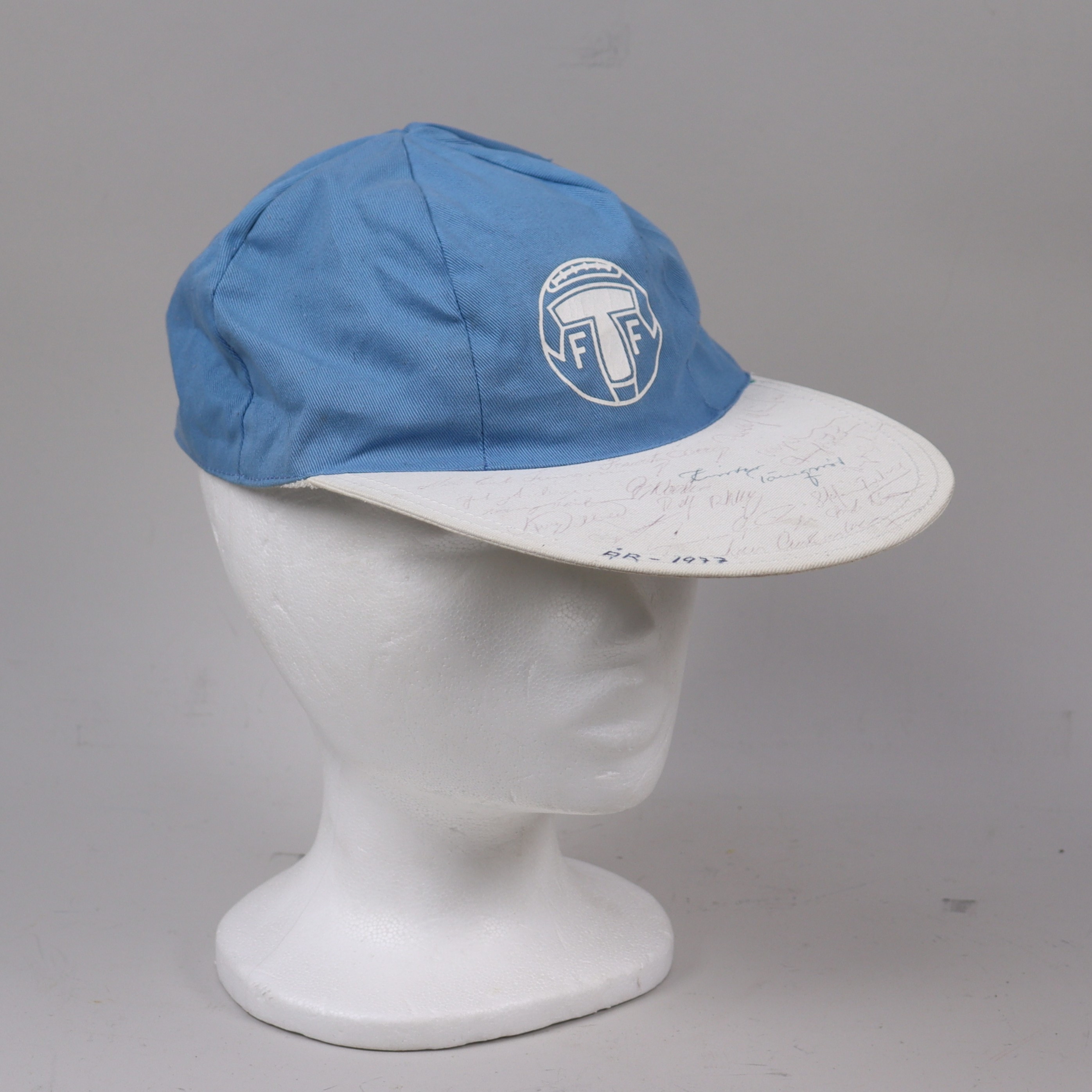 Trelleborgs FF, keps med autografer av laget 1977.